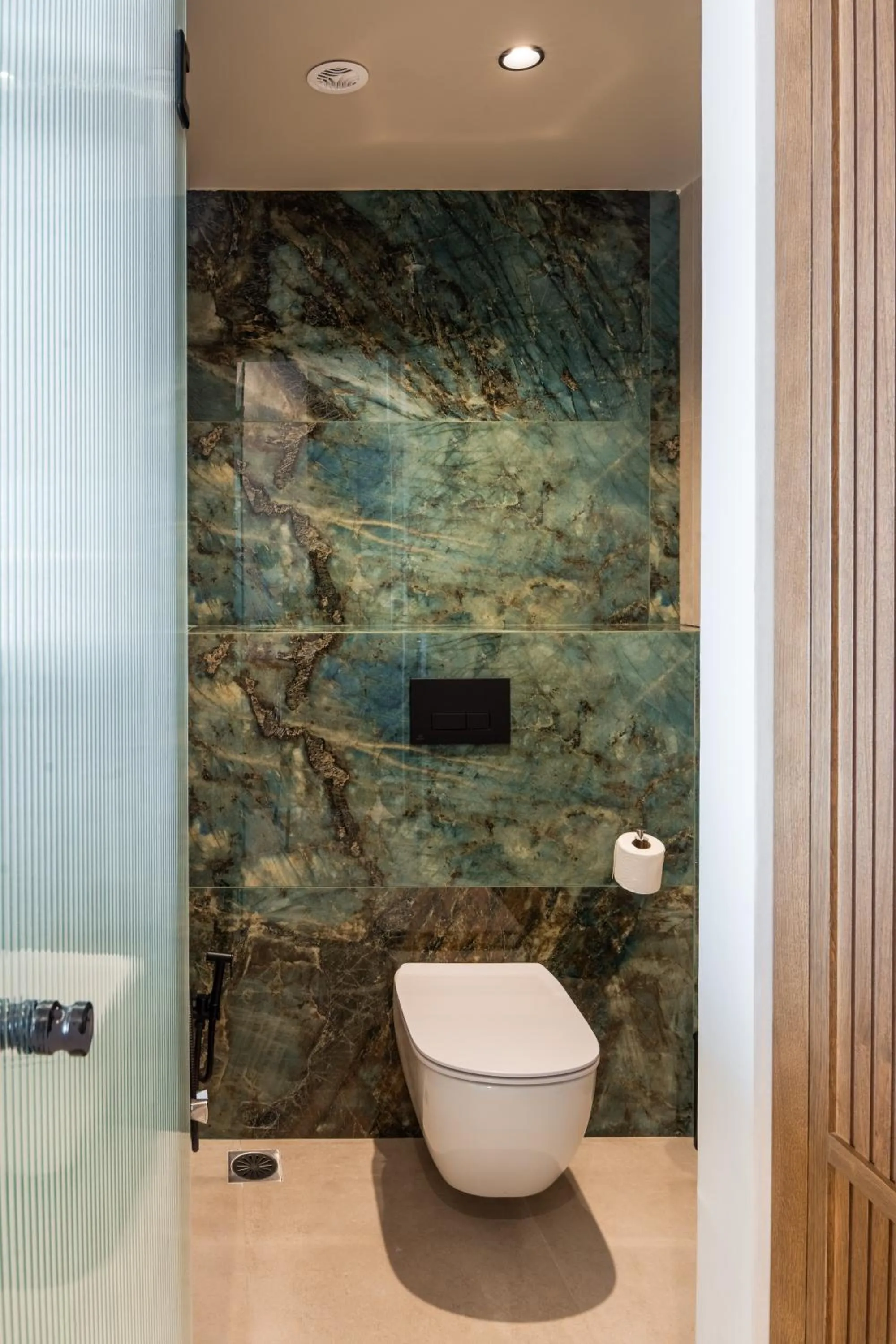 Toilet in Astoria Hotel