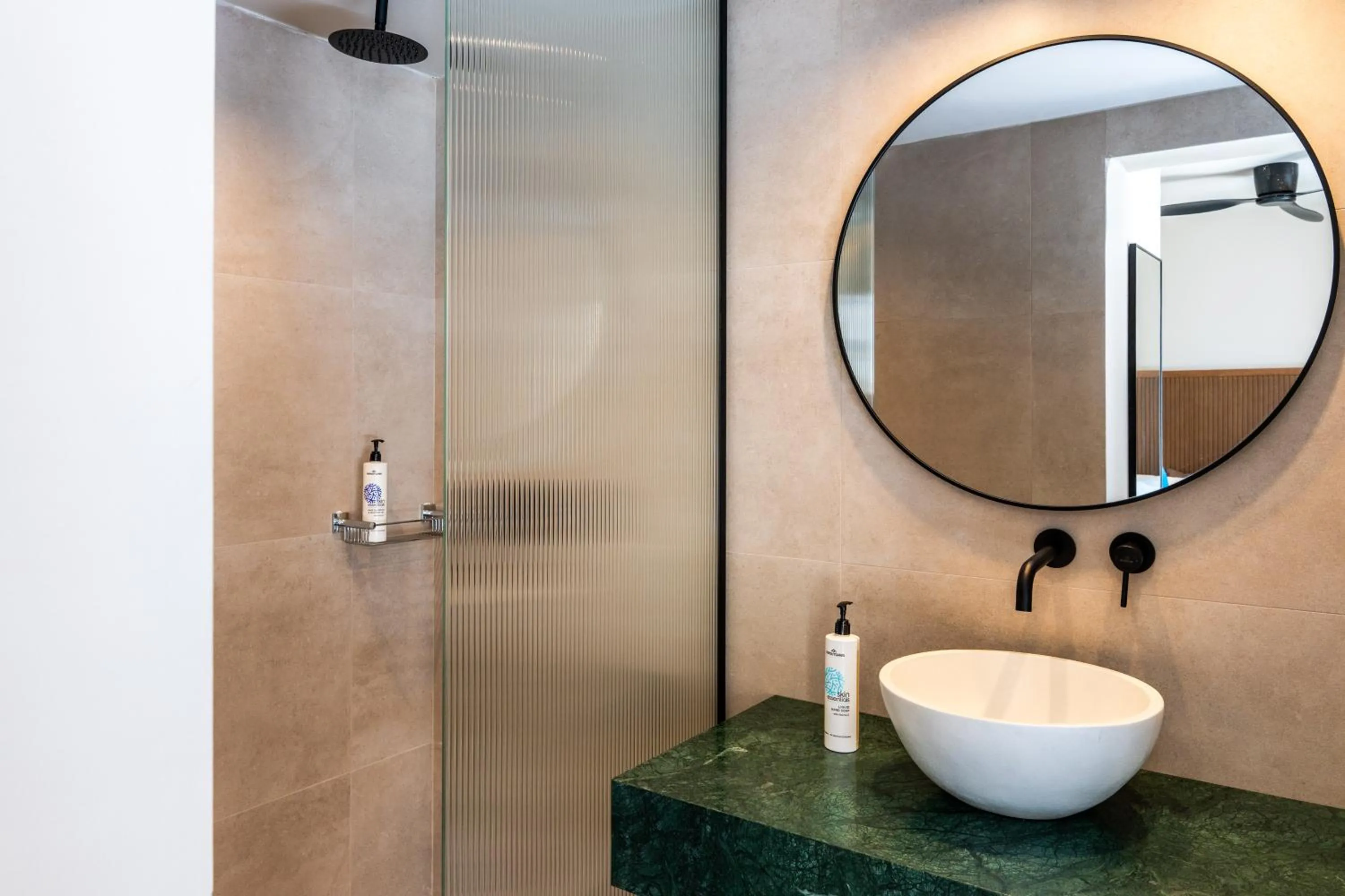 Shower in Astoria Hotel