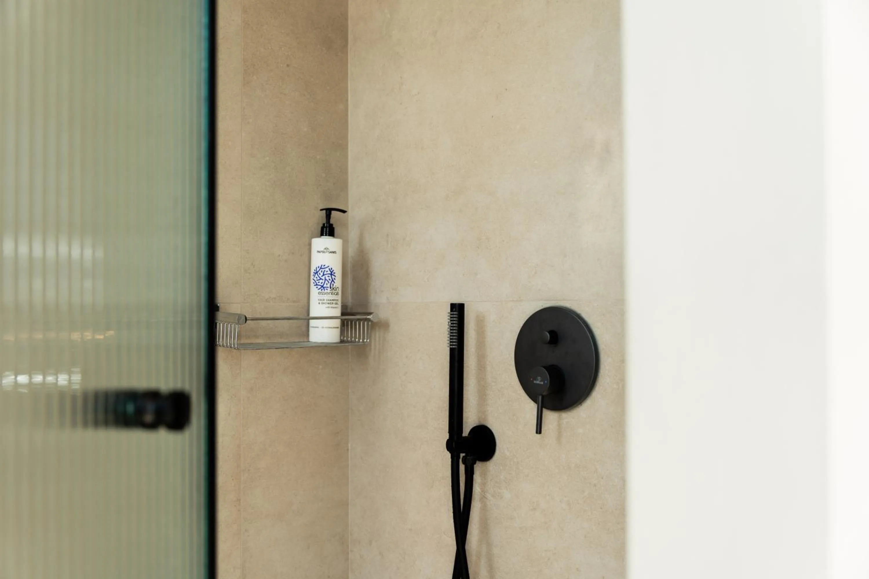 Shower in Astoria Hotel