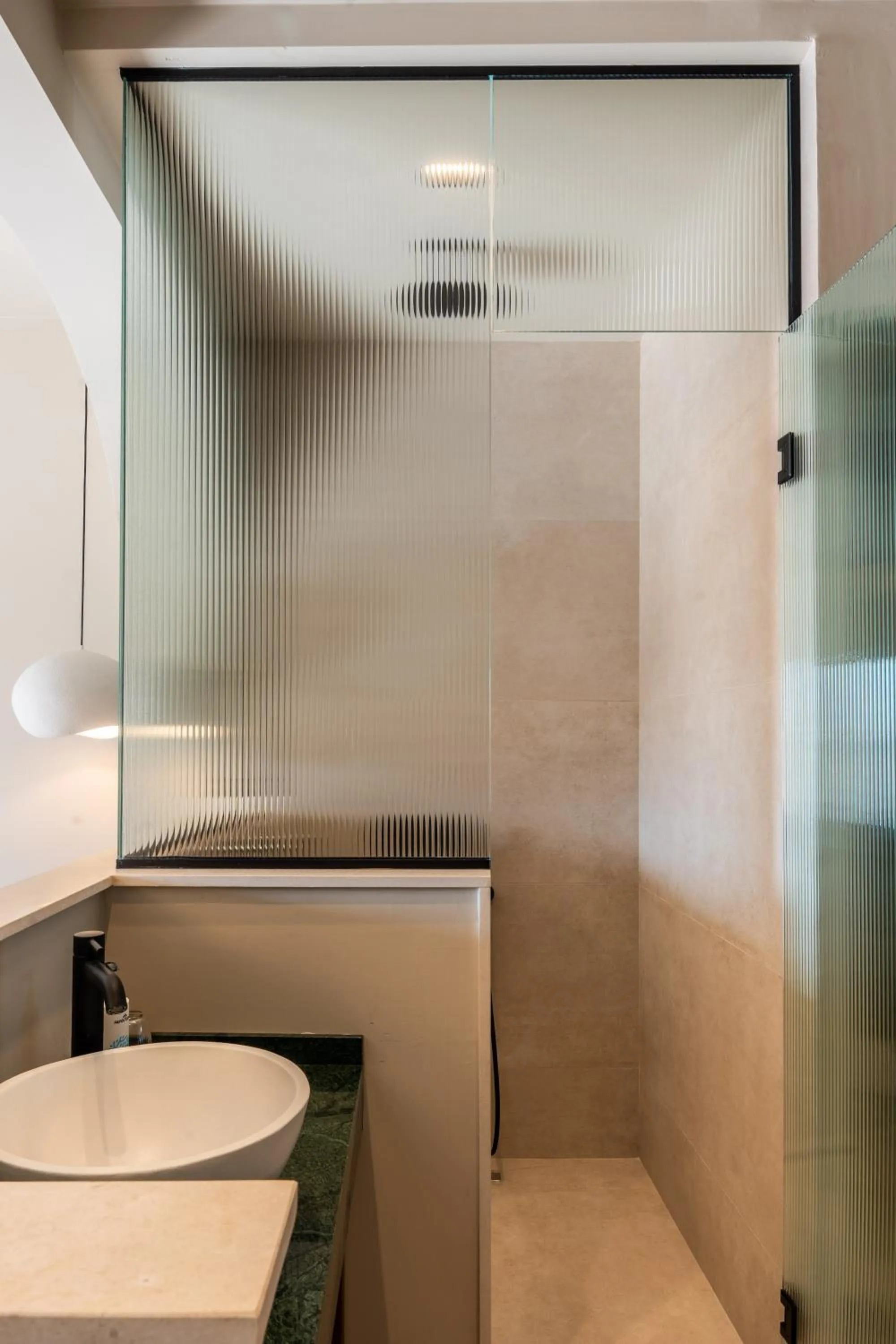 Shower in Astoria Hotel