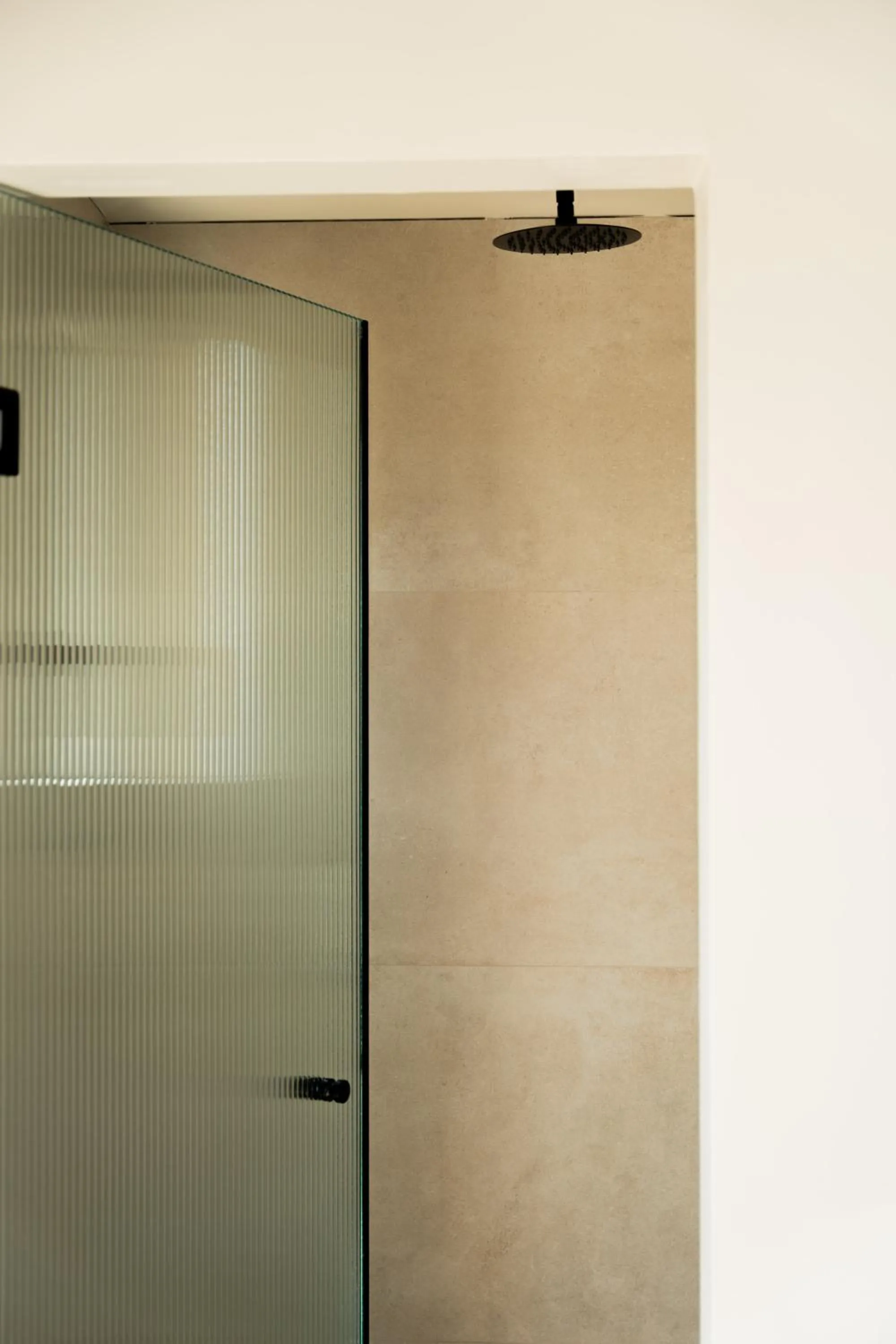 Shower in Astoria Hotel