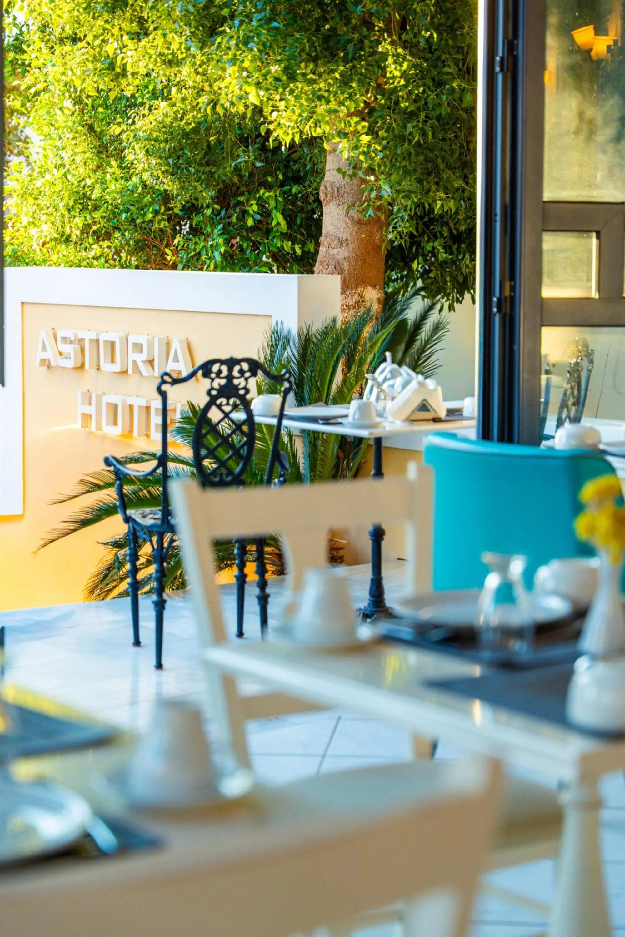Dining area in Astoria Hotel