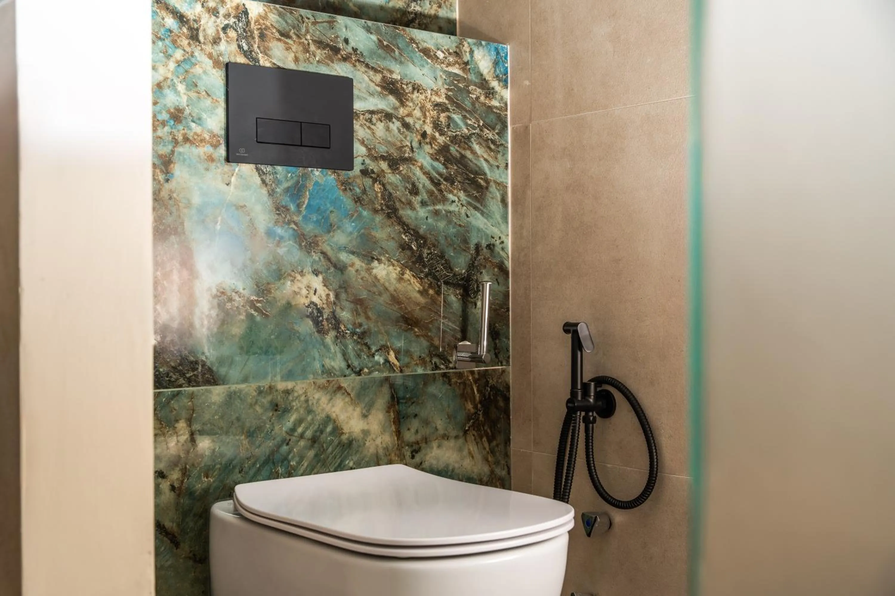 Toilet in Astoria Hotel