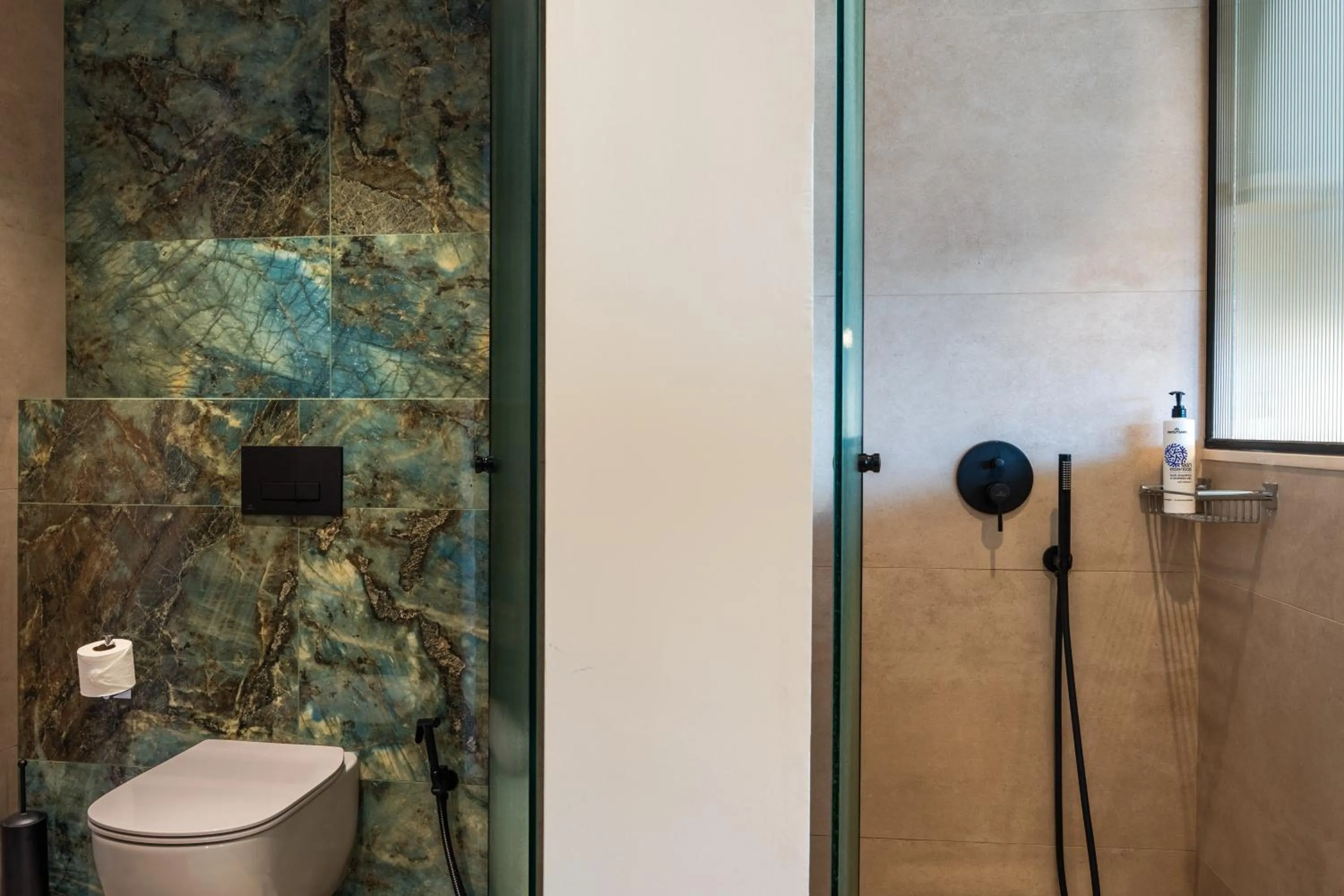 Shower in Astoria Hotel