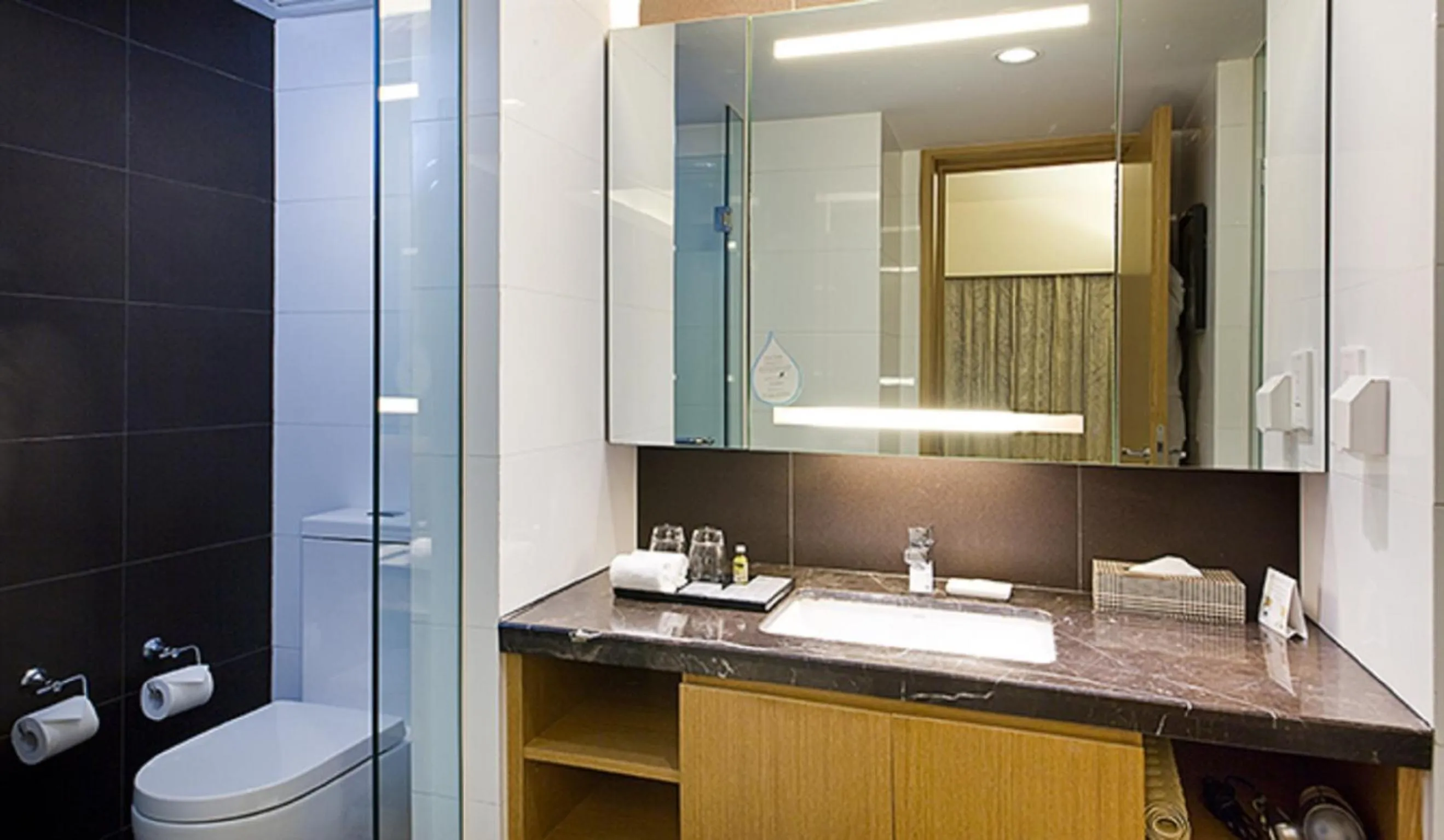 Bathroom in Somerset Riverview Chengdu-Near Tianfu Square