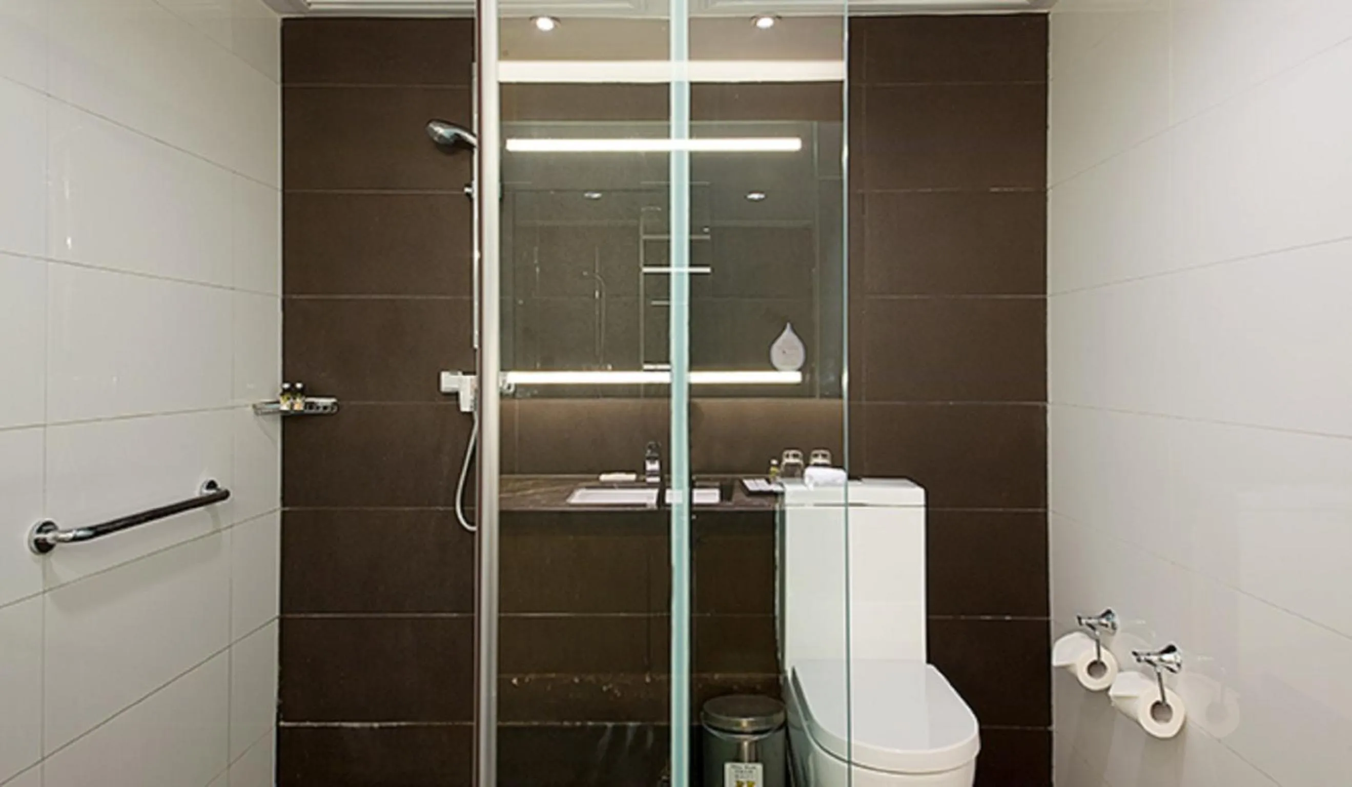 Bathroom in Somerset Riverview Chengdu-Near Tianfu Square