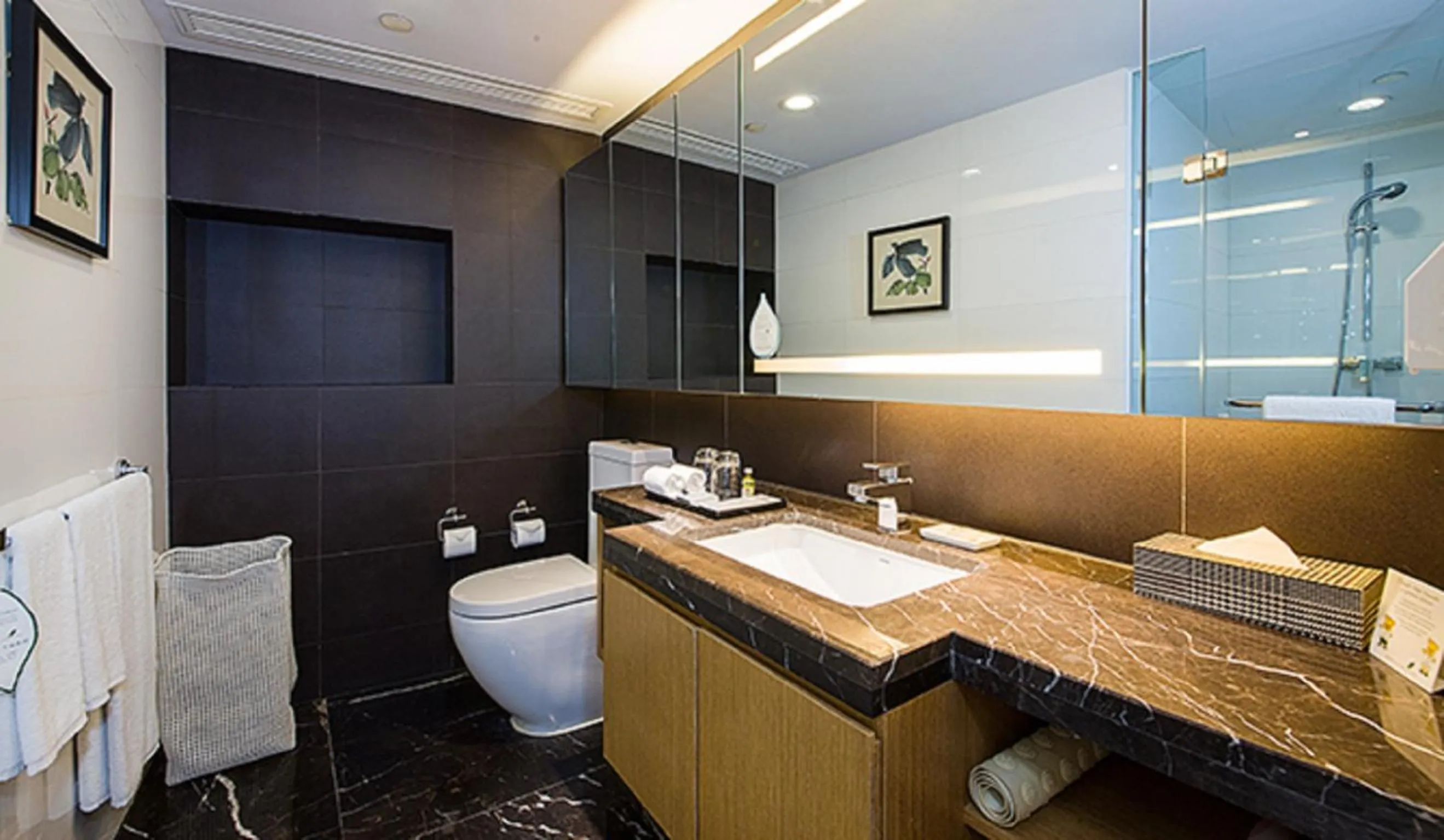 Bathroom in Somerset Riverview Chengdu-Near Tianfu Square