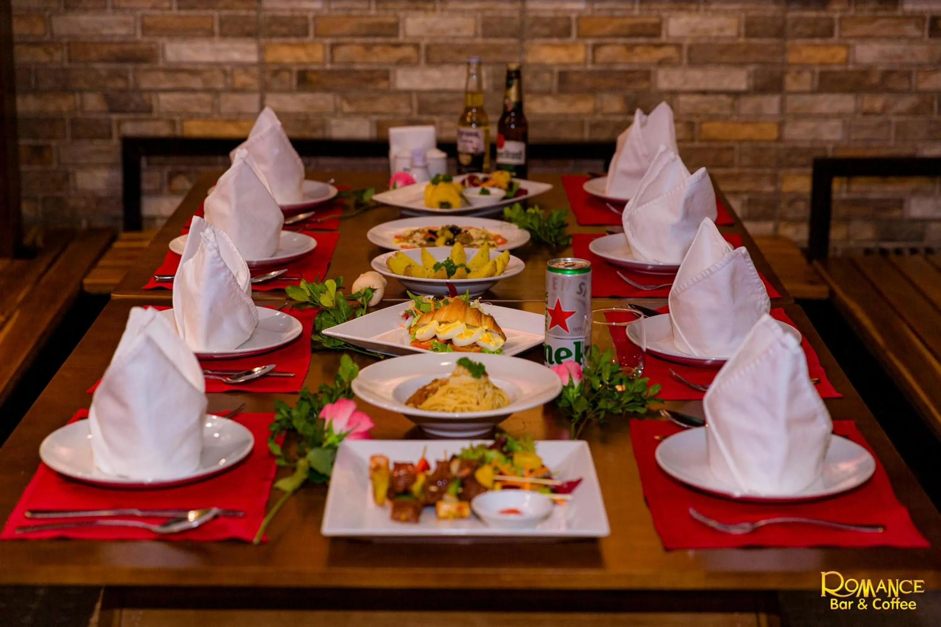 Restaurant/places to eat in Romance Hotel