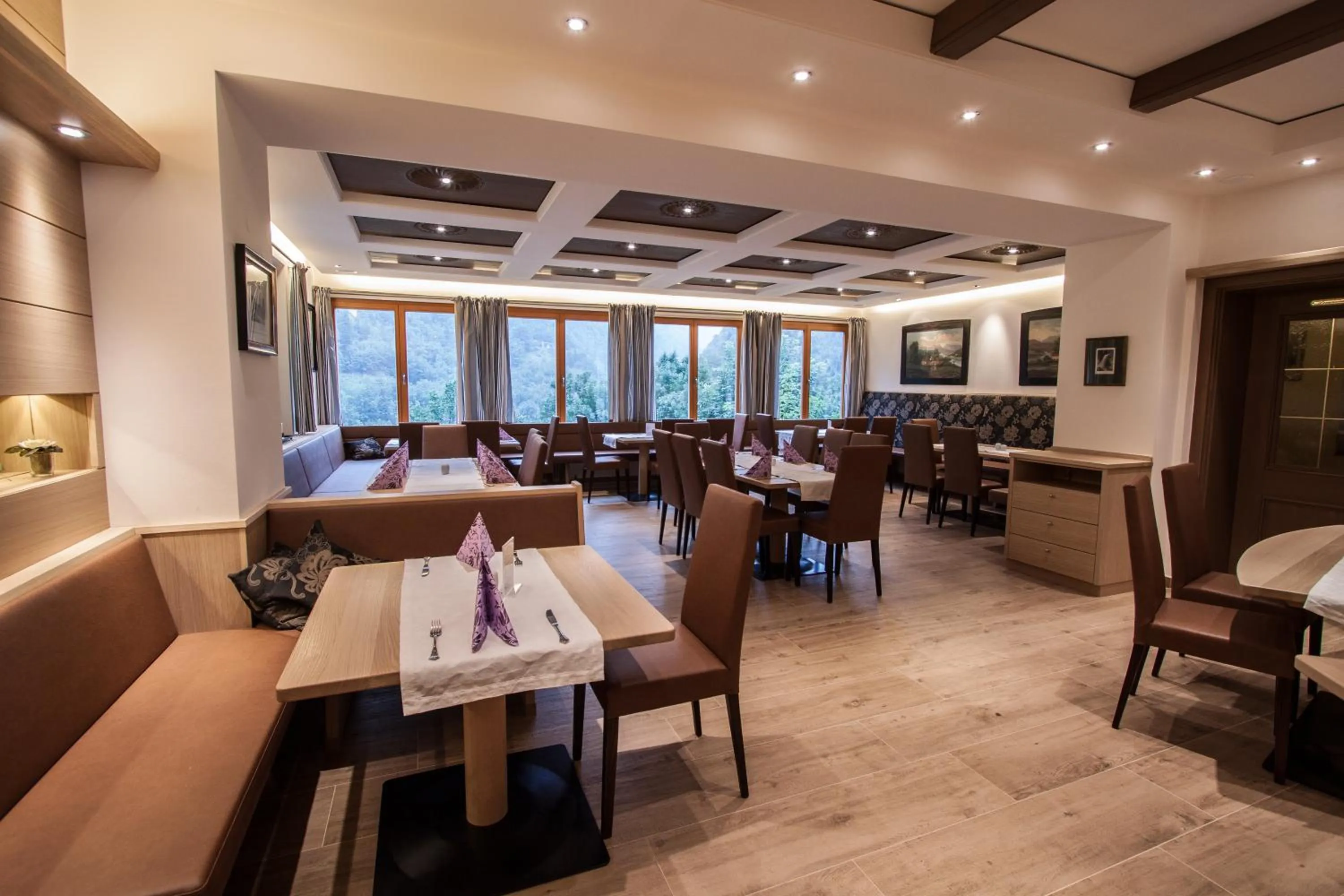 Restaurant/places to eat in Hotel Pass Lueg