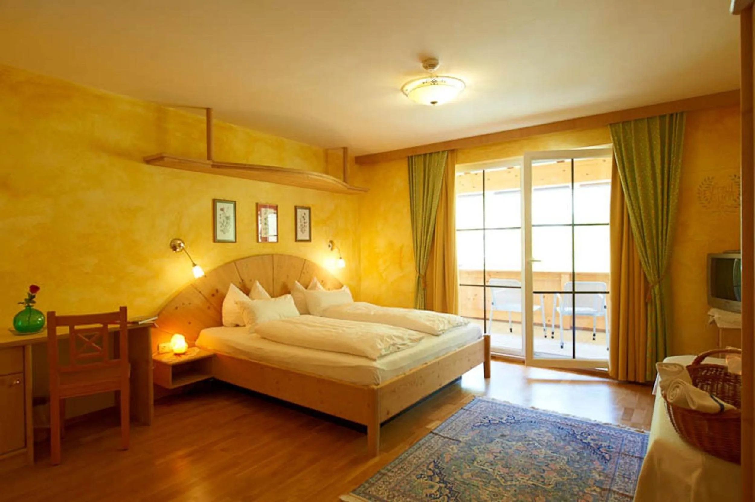 Photo of the whole room, Bed in Der Grubacher