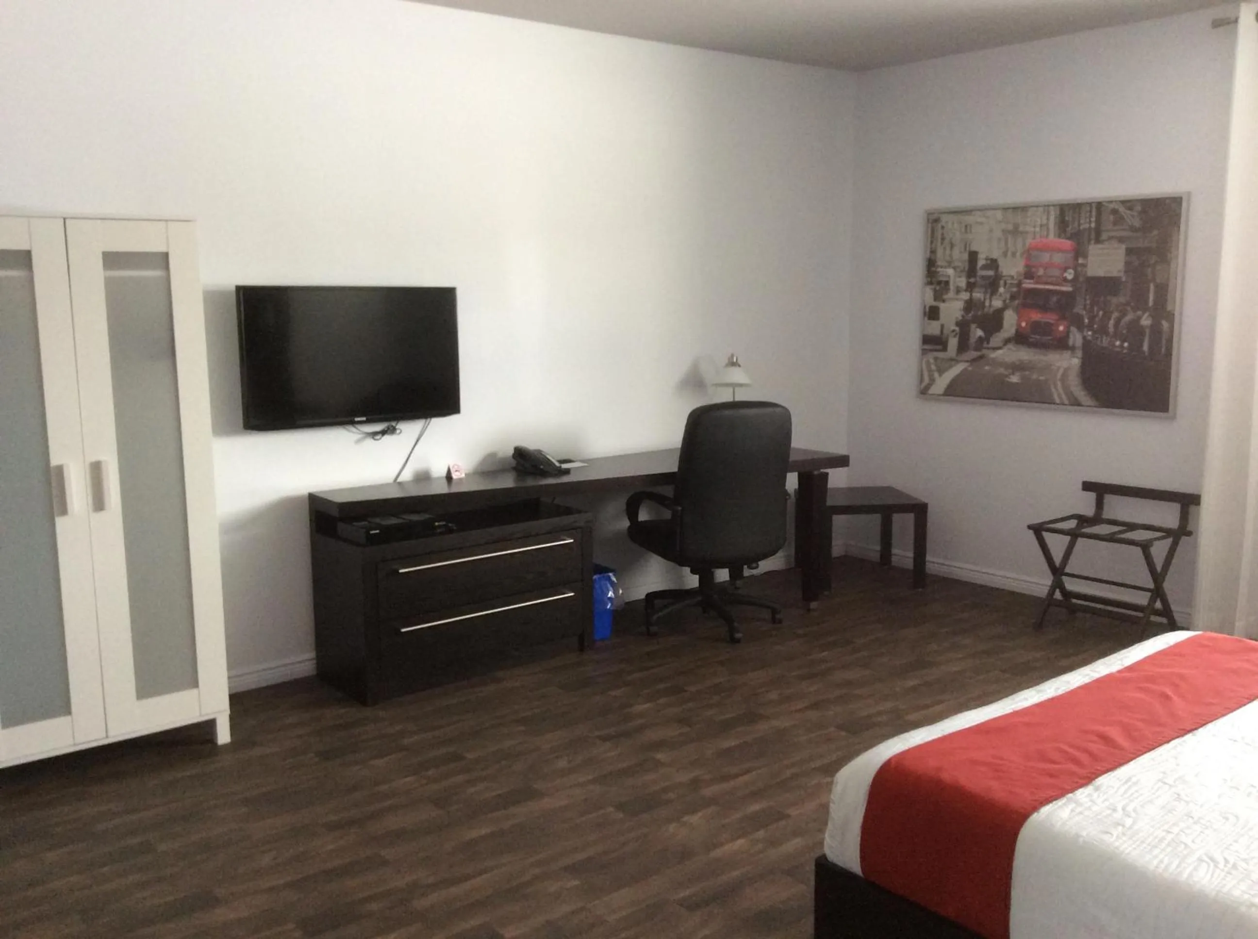 TV and multimedia, Bed in Hôtel-Motel 1212