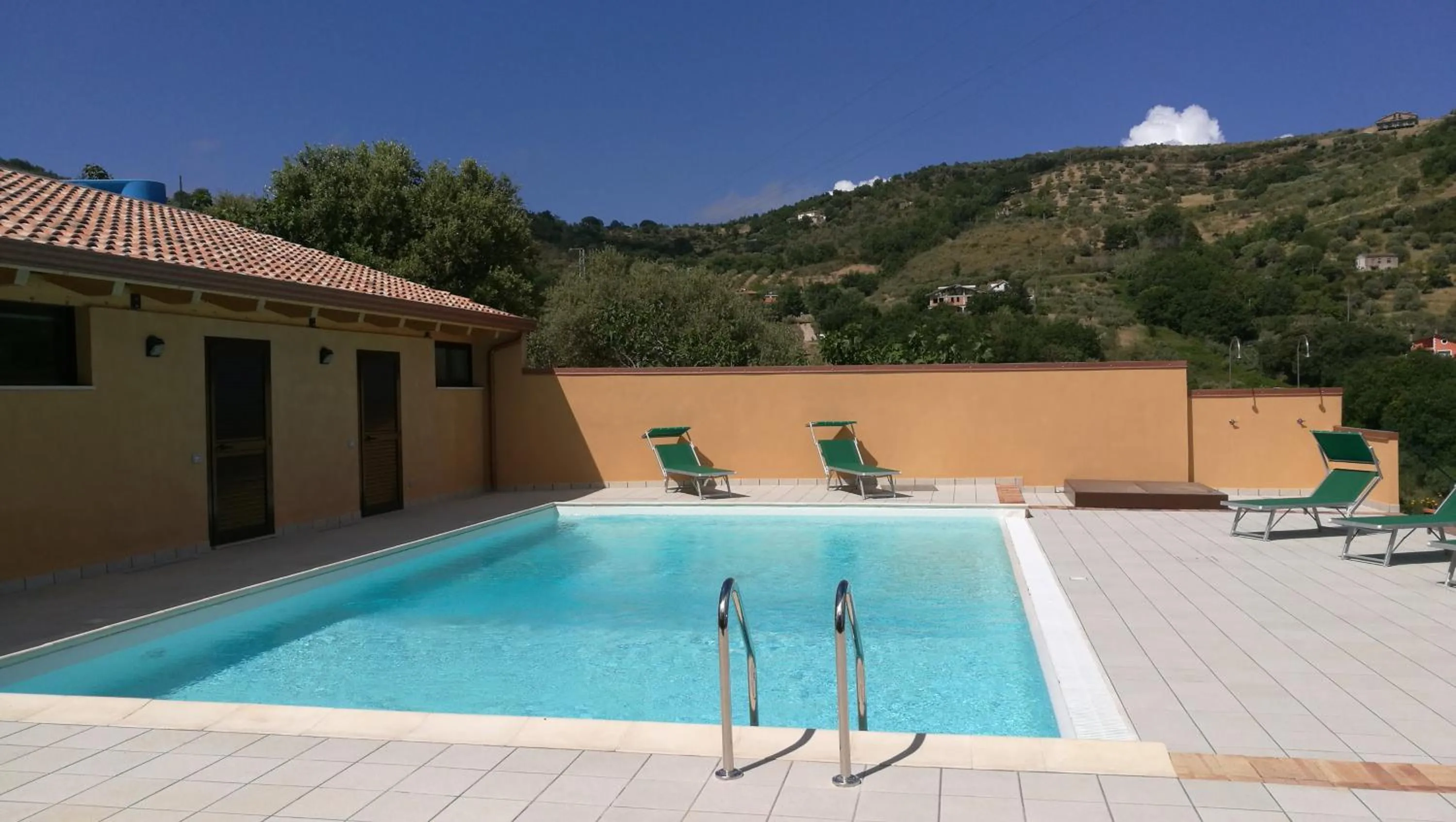 Pool view in Villa Sansivieri