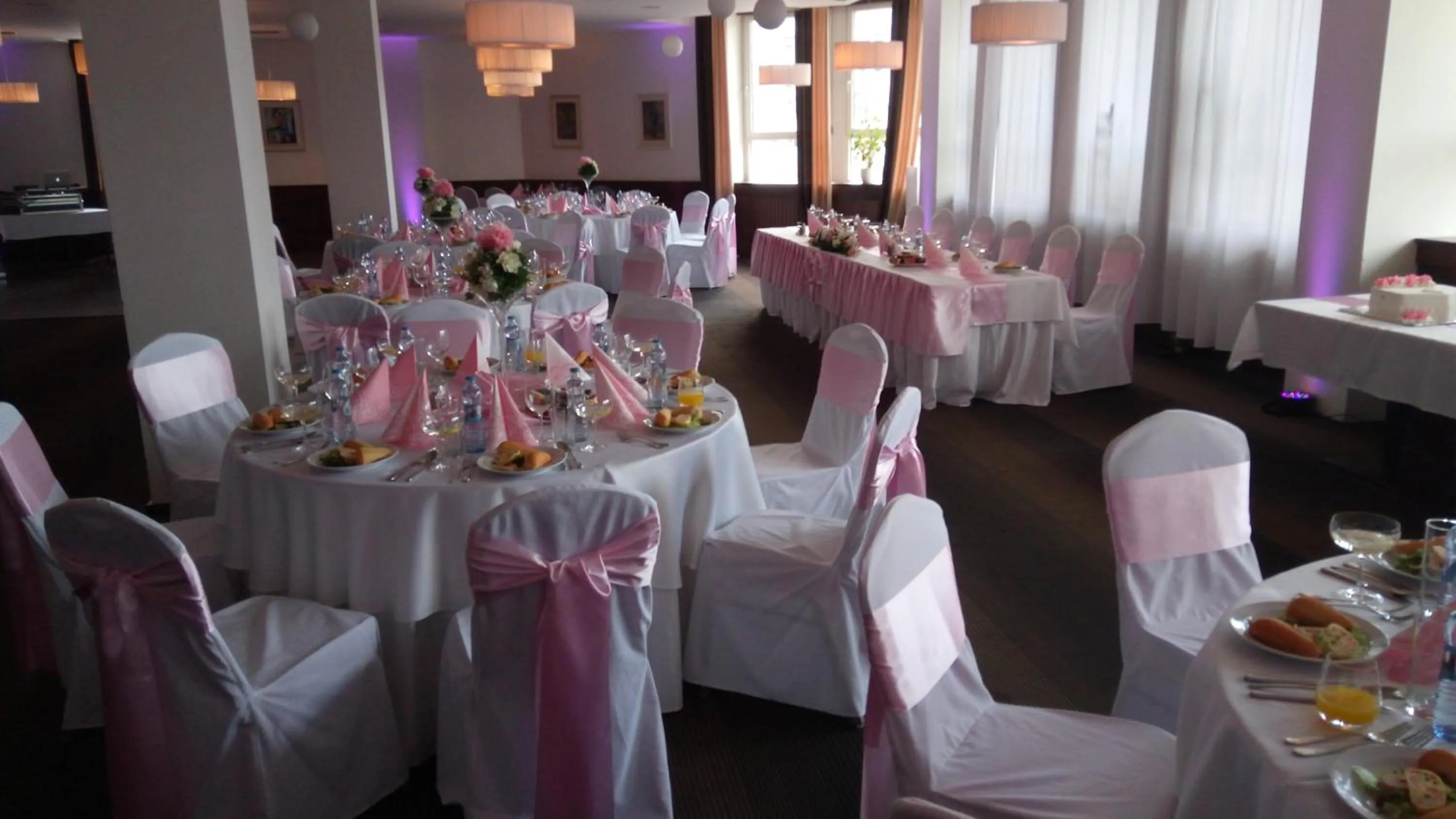 Restaurant/places to eat in Congress Hotel Centrum