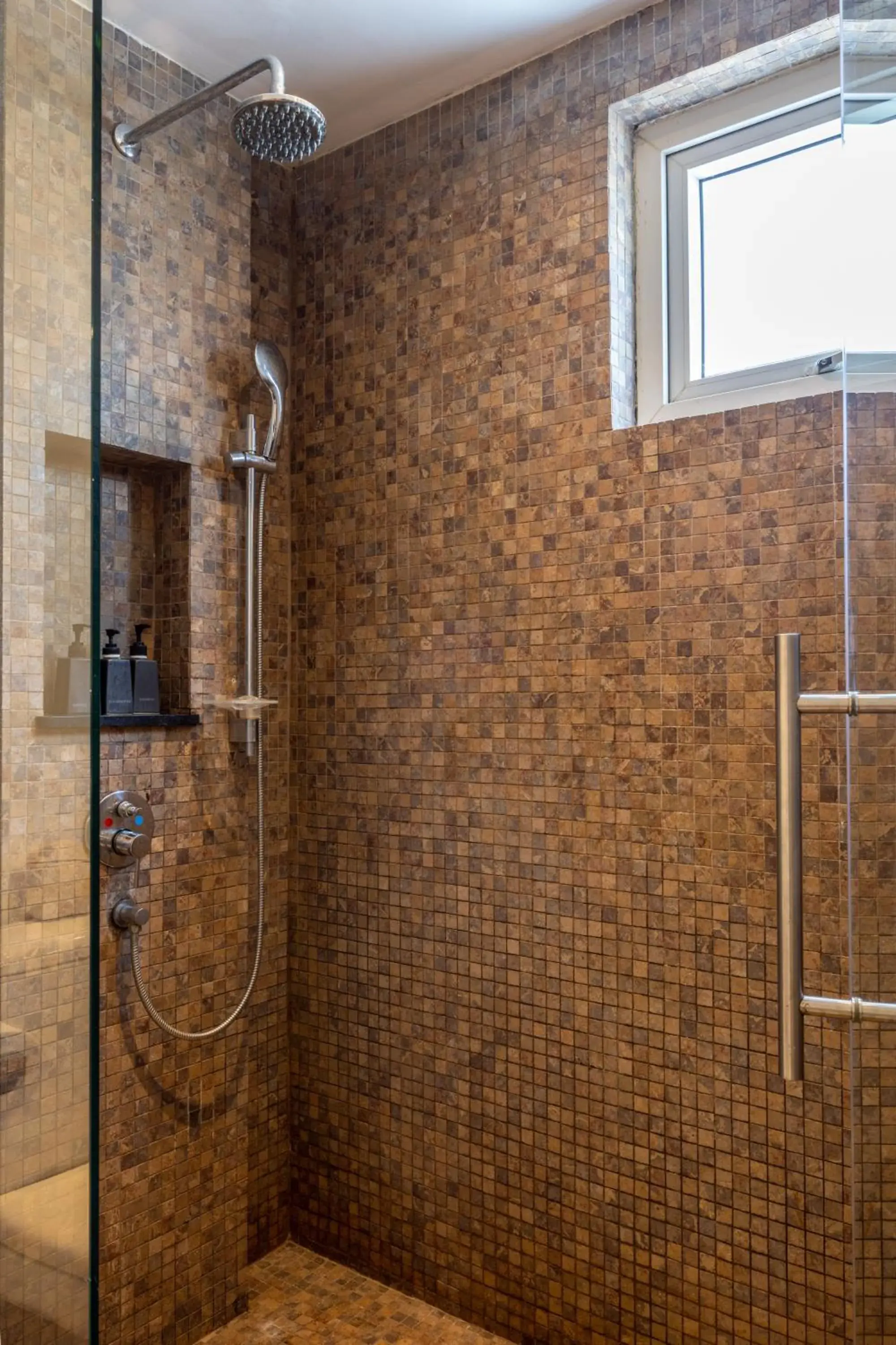 6 Bed Mixed Community Ensuite in Selina Serenity Rawai Phuket 6 Bed Mixed Community Ensuite in Selina Serenity Rawai Phuket