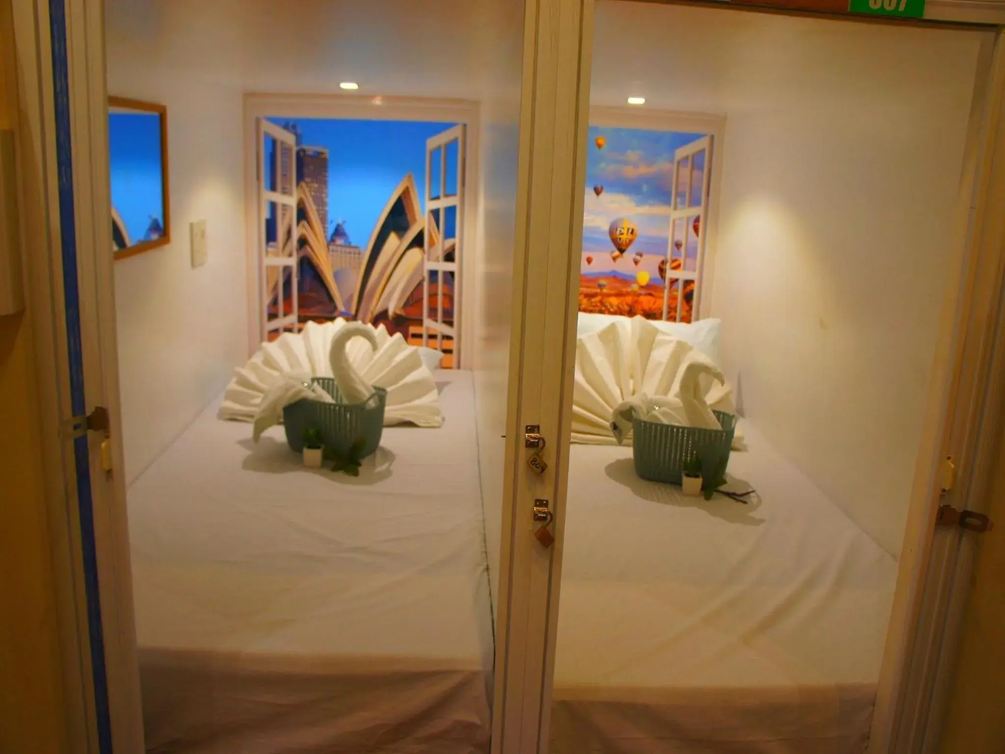 Single Capsule Bunk Bed in Shejoje Poshtel Hostel Single Capsule Bunk Bed in Shejoje Poshtel Hostel