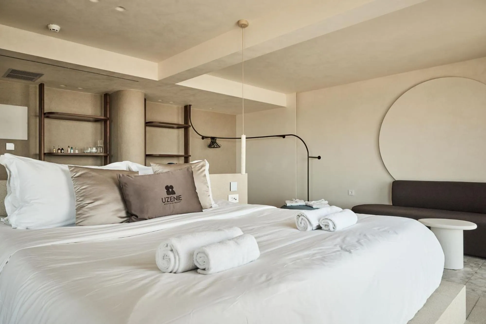 Bed in Uzenie All Suites Boutique Resort