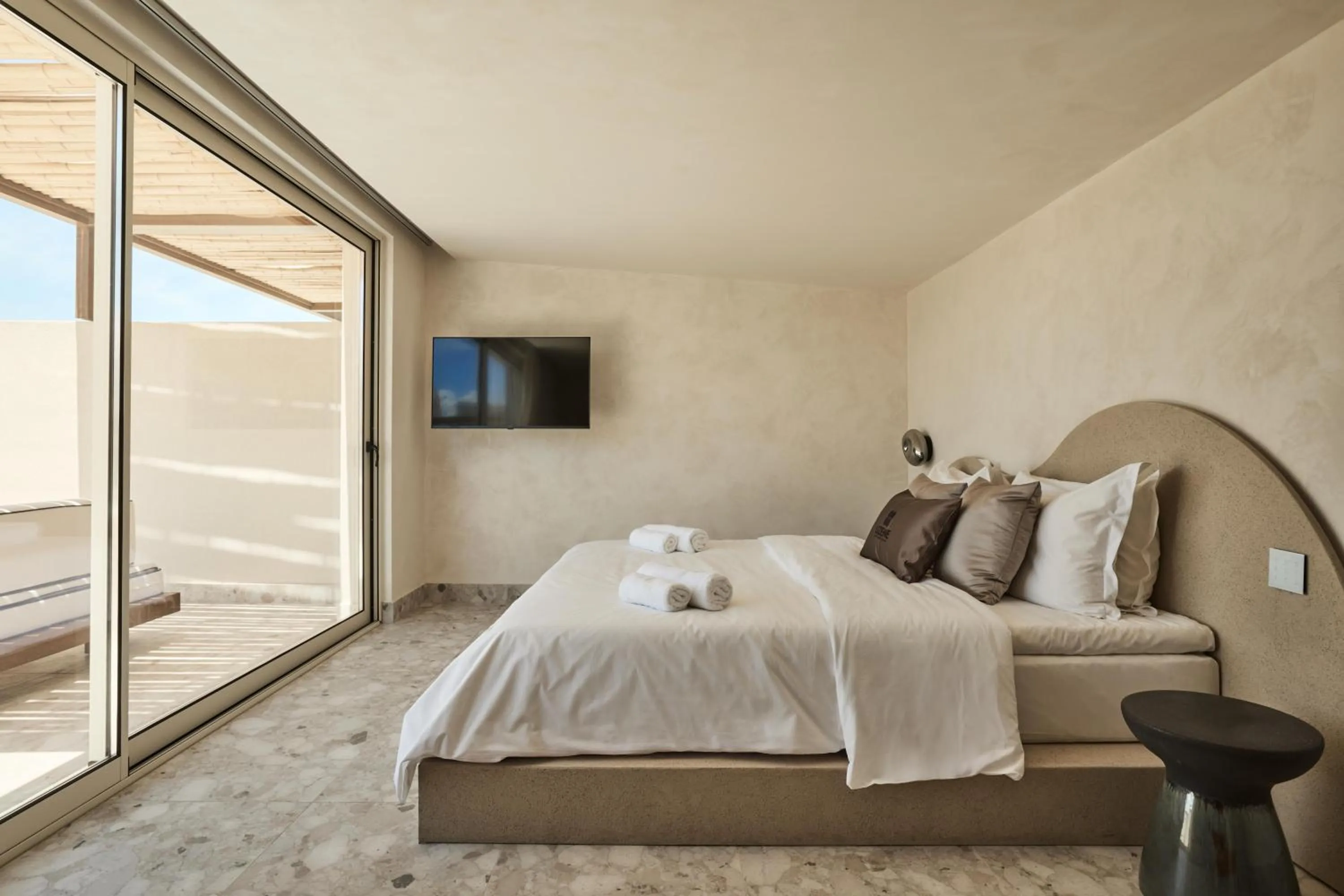 Photo of the whole room, Bed in Uzenie All Suites Boutique Resort