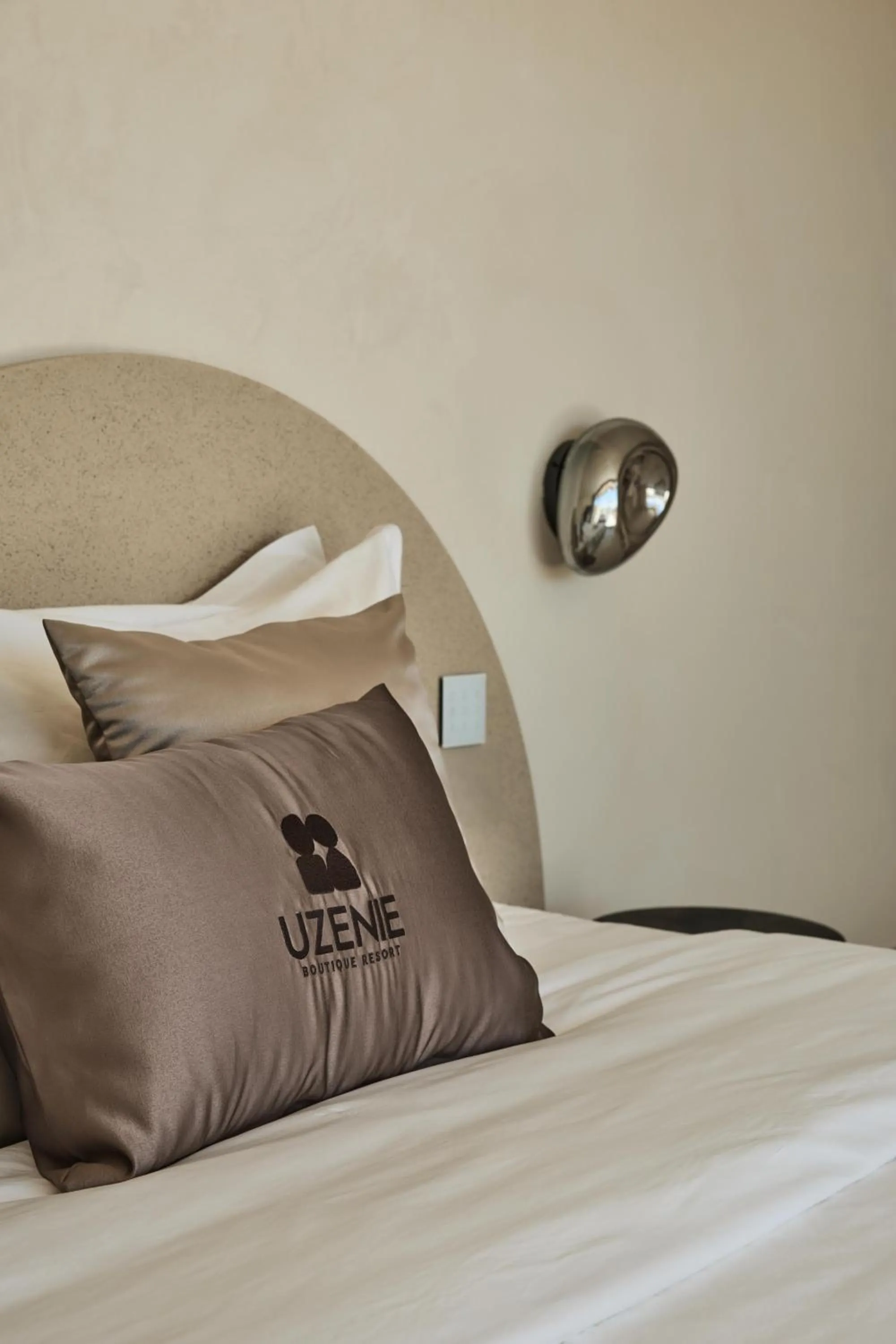 Photo of the whole room, Bed in Uzenie All Suites Boutique Resort
