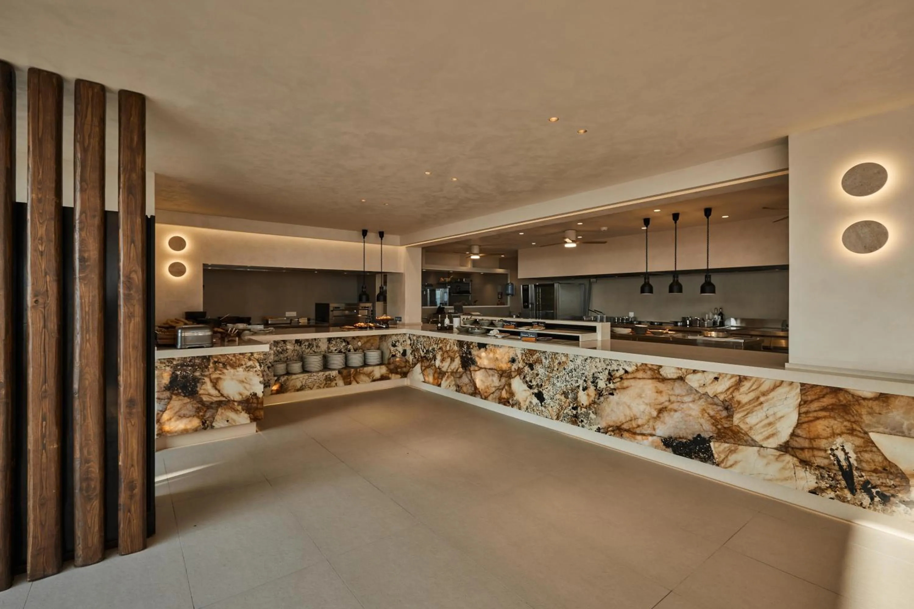 Restaurant/places to eat in Uzenie All Suites Boutique Resort