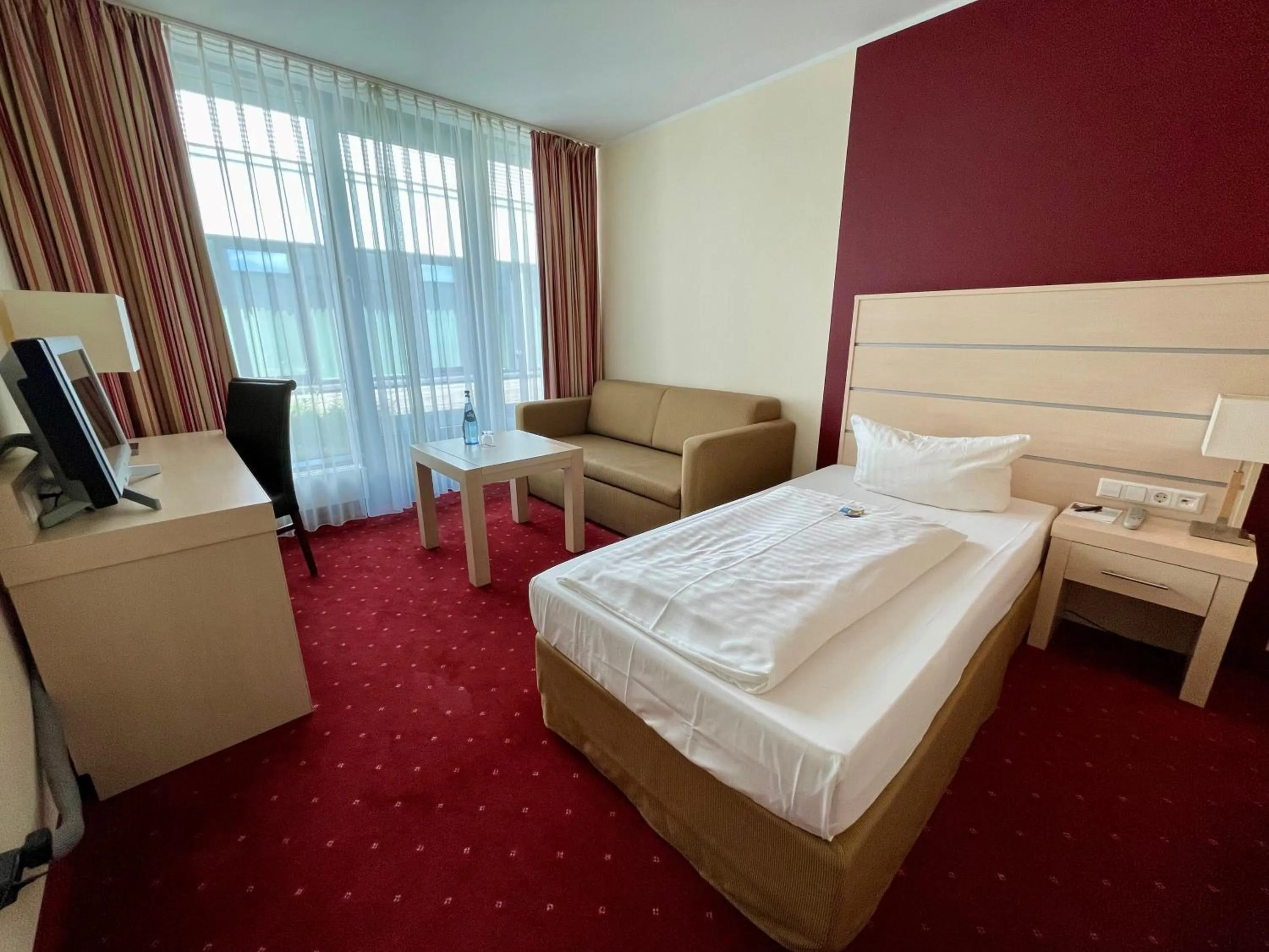 Photo of the whole room, Bed in Aspire AcarA Oldenburg, Trademark Collection by Wyndham