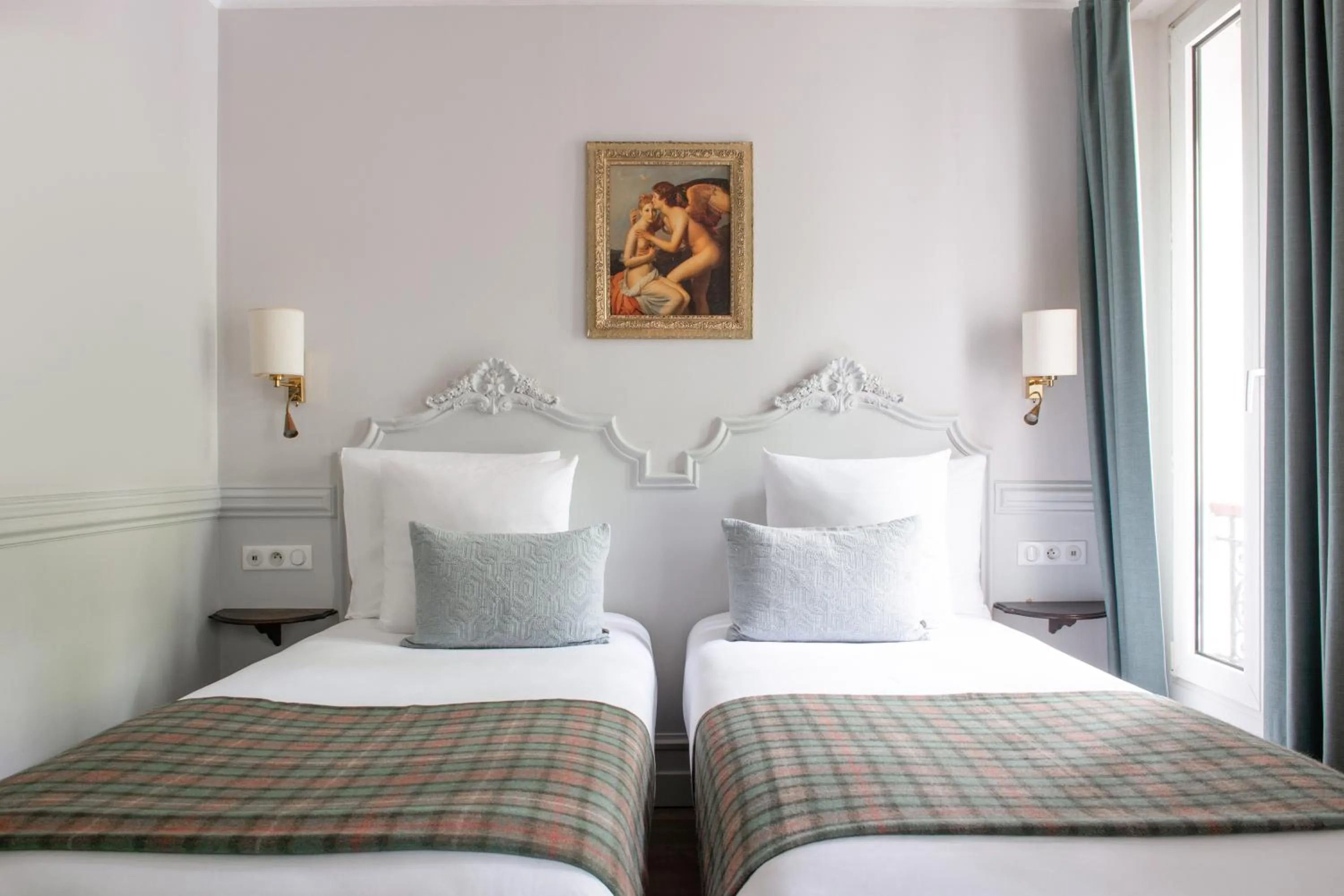 Bed in Hôtel De La Porte Dorée