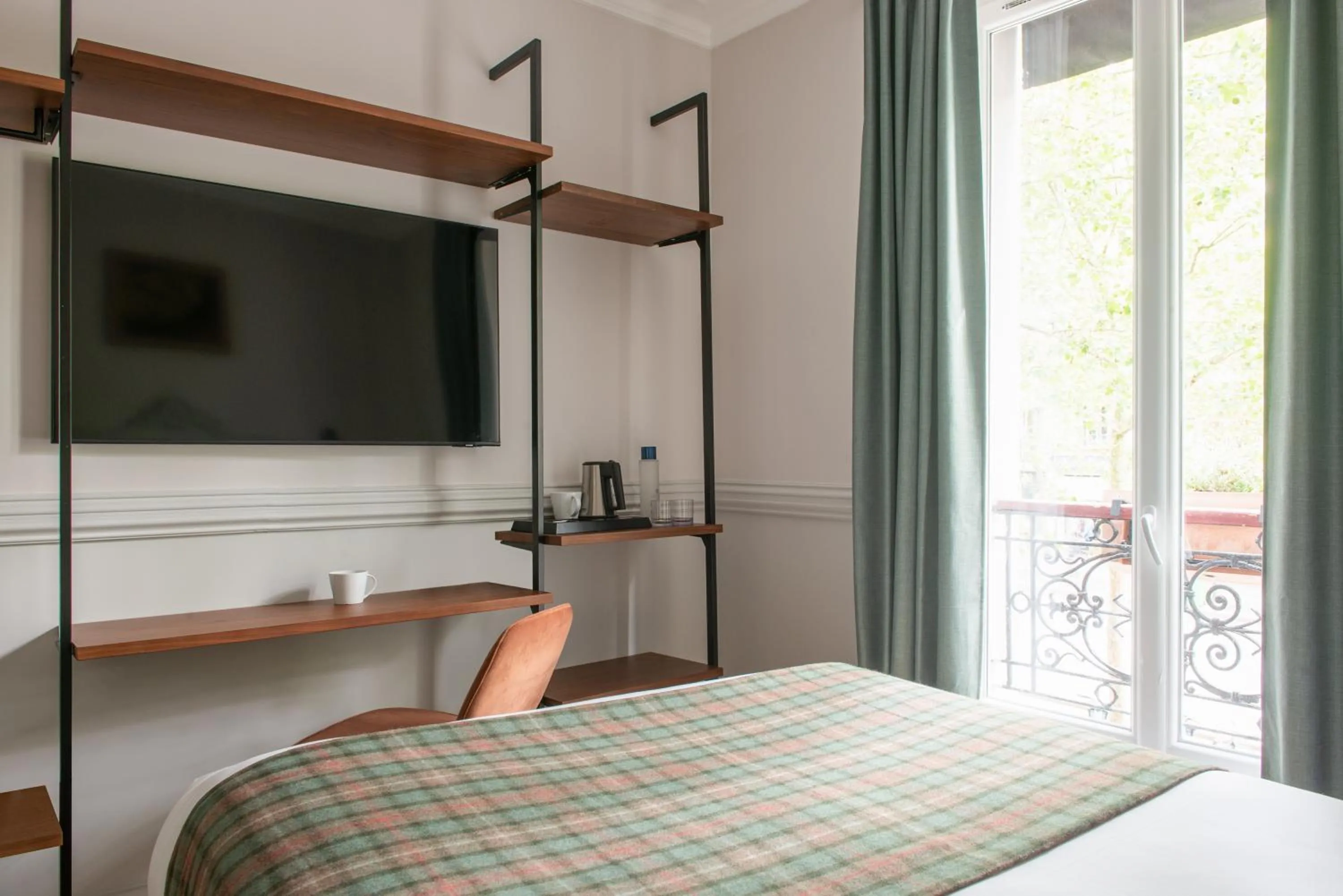 Bed in Hôtel De La Porte Dorée