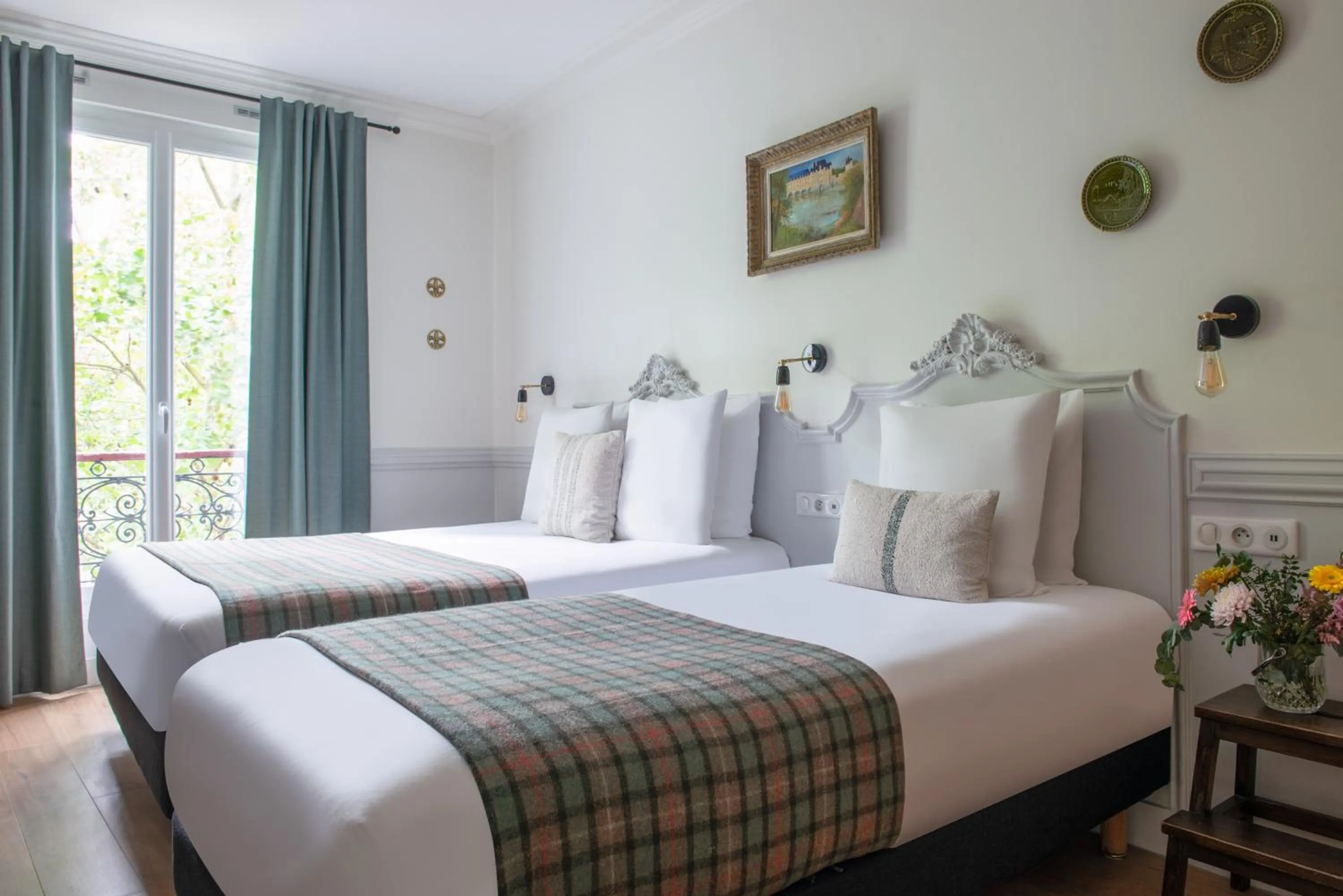 Bed in Hôtel De La Porte Dorée