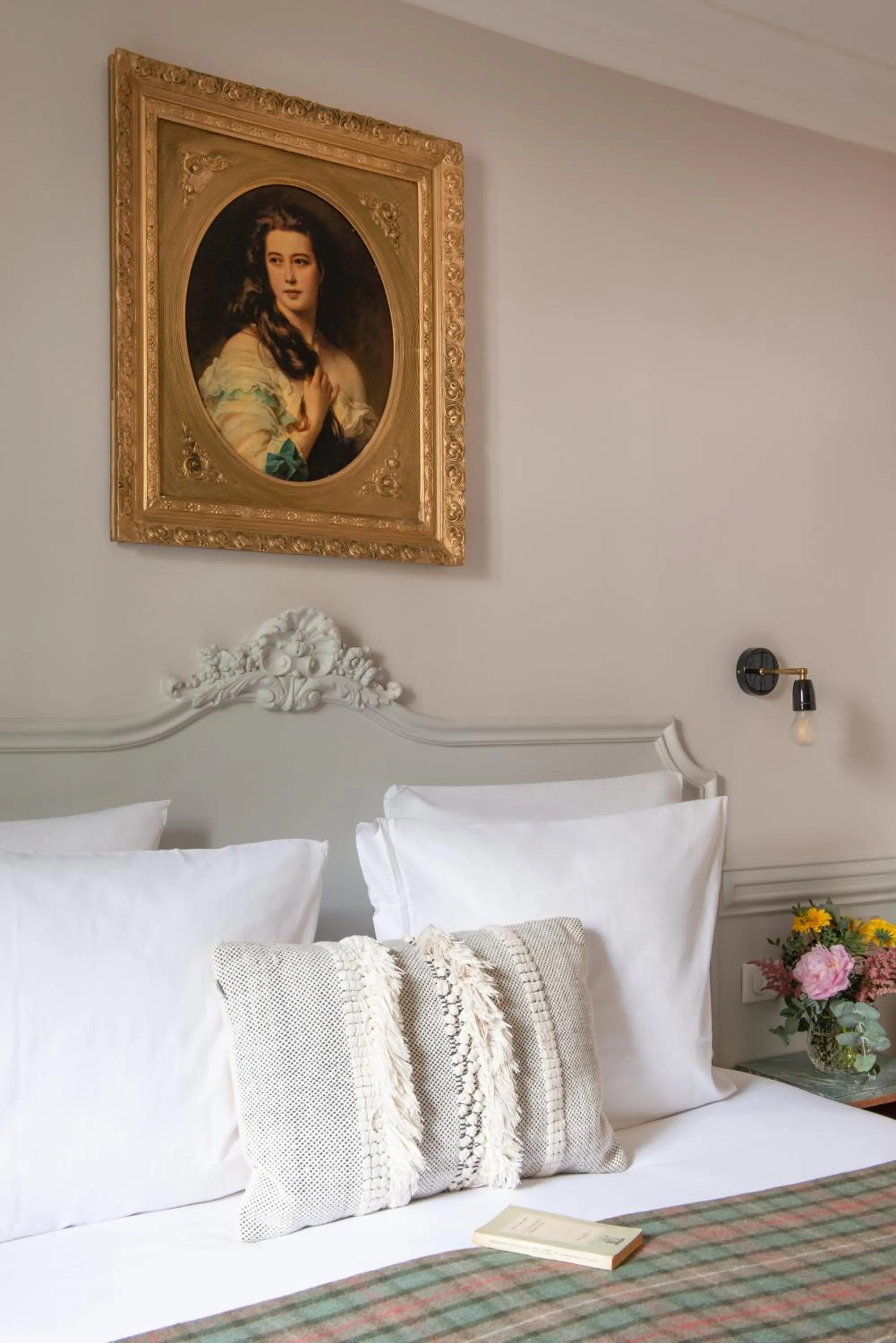 Bed in Hôtel De La Porte Dorée