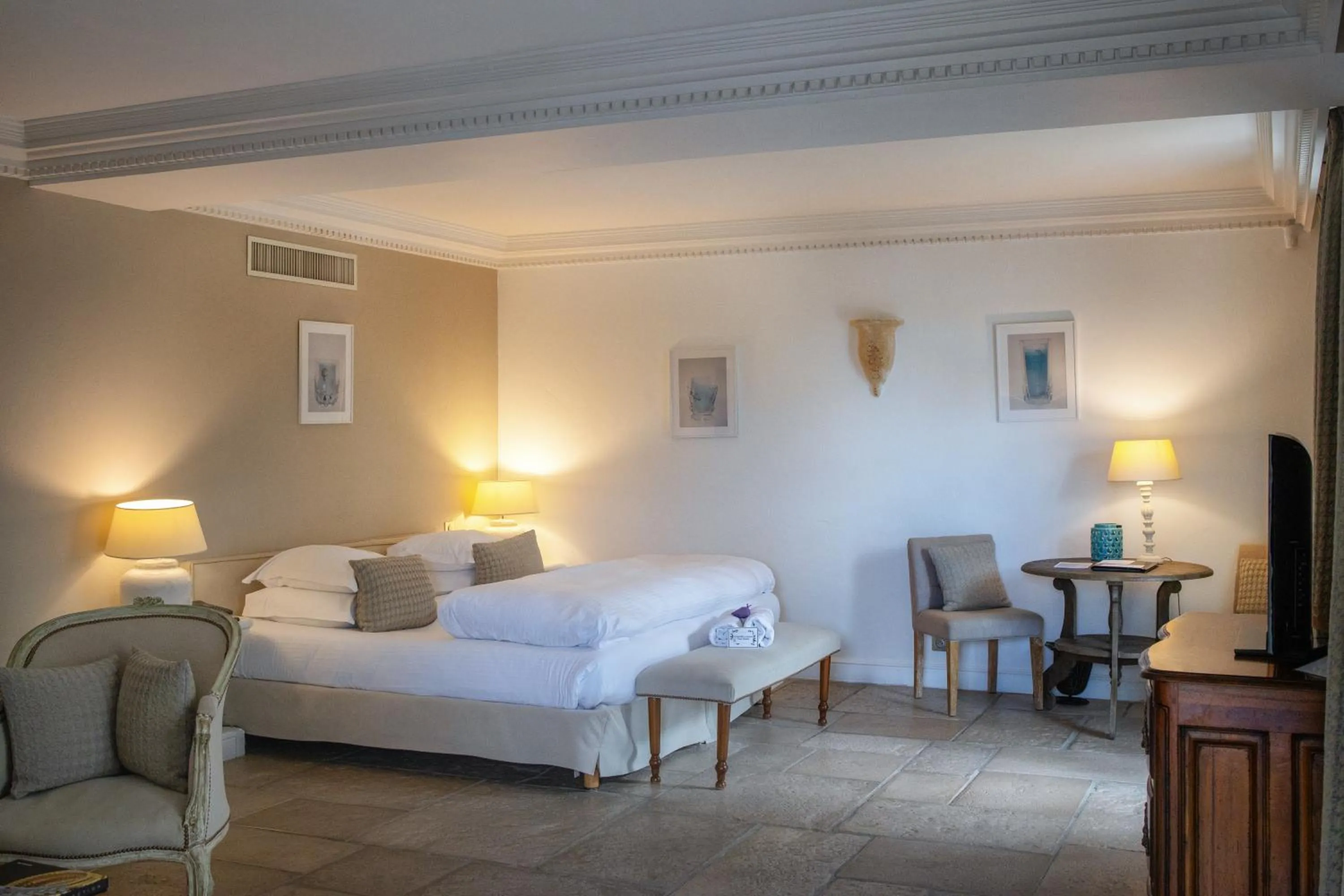 Bed in Hôtel & Restaurant Alain Llorca