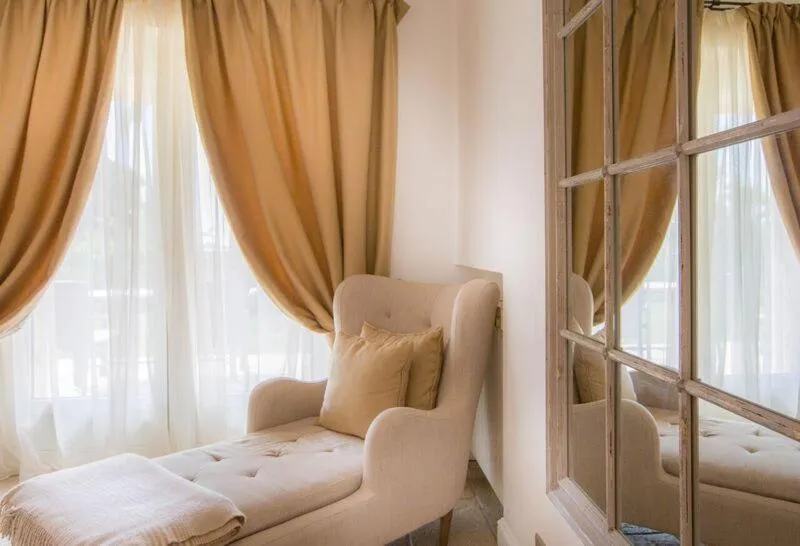 Decorative detail, Bed in Hôtel & Restaurant Alain Llorca