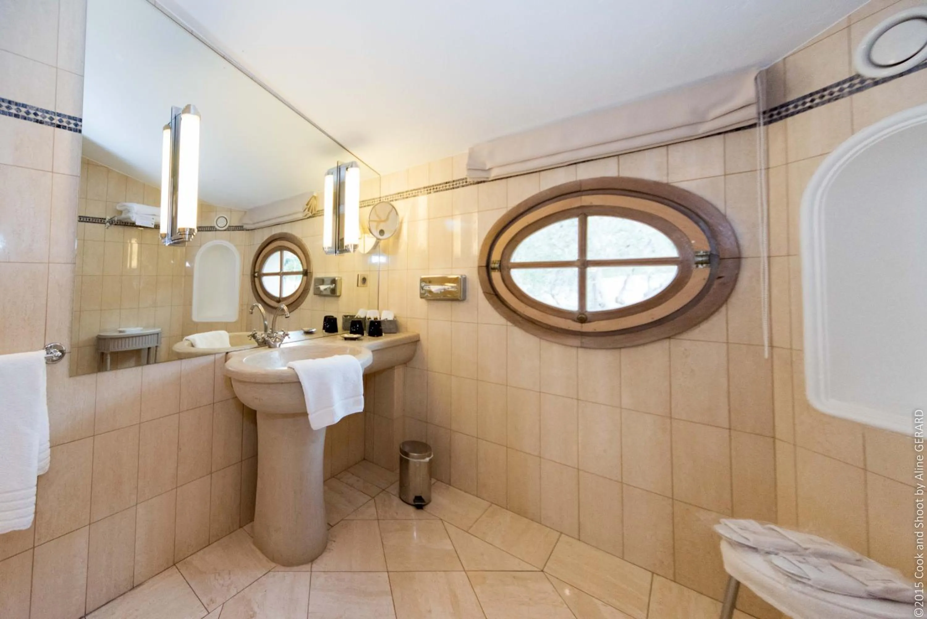 Bathroom in Hôtel & Restaurant Alain Llorca