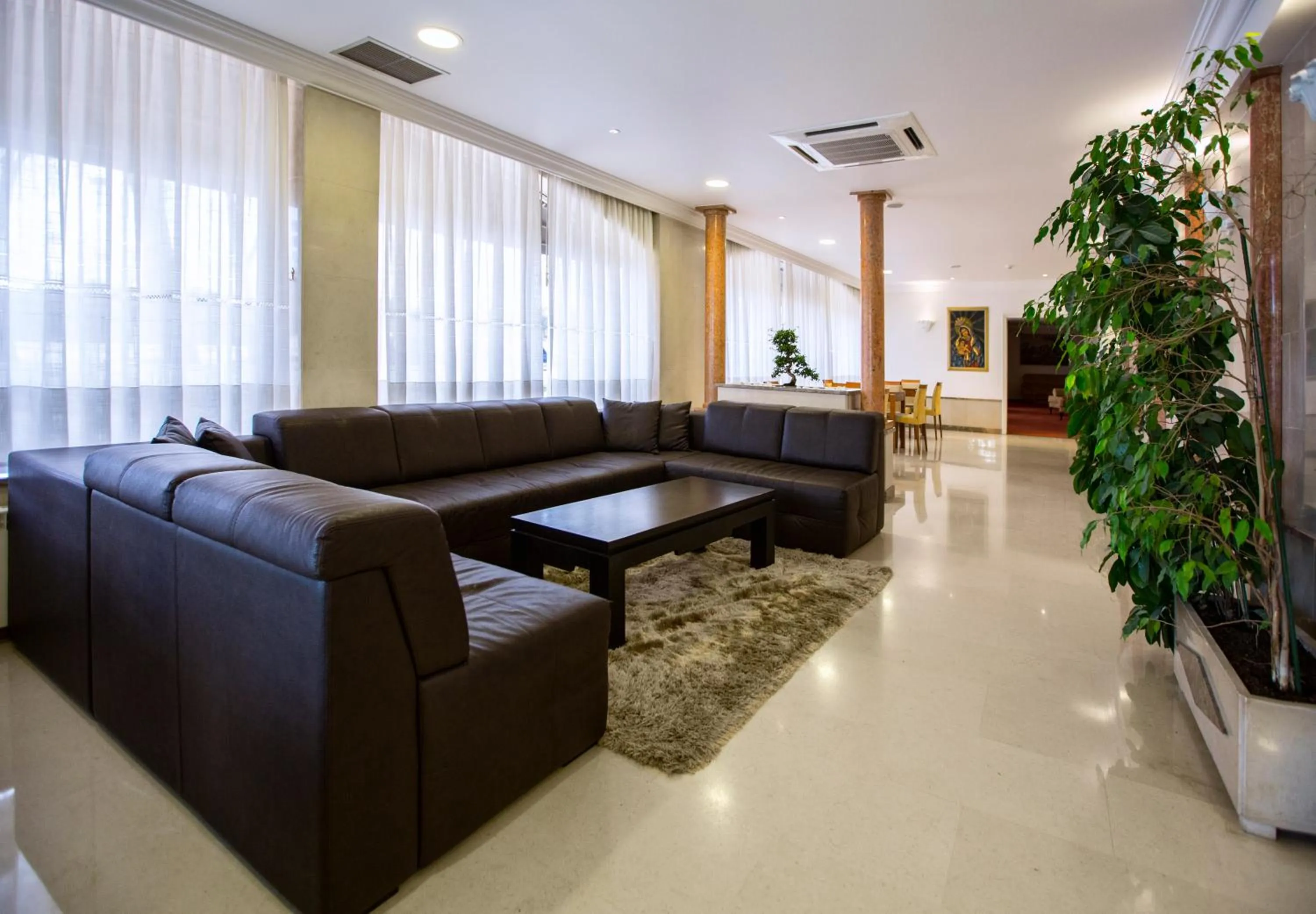 Communal lounge/ TV room in Avenida de Fatima