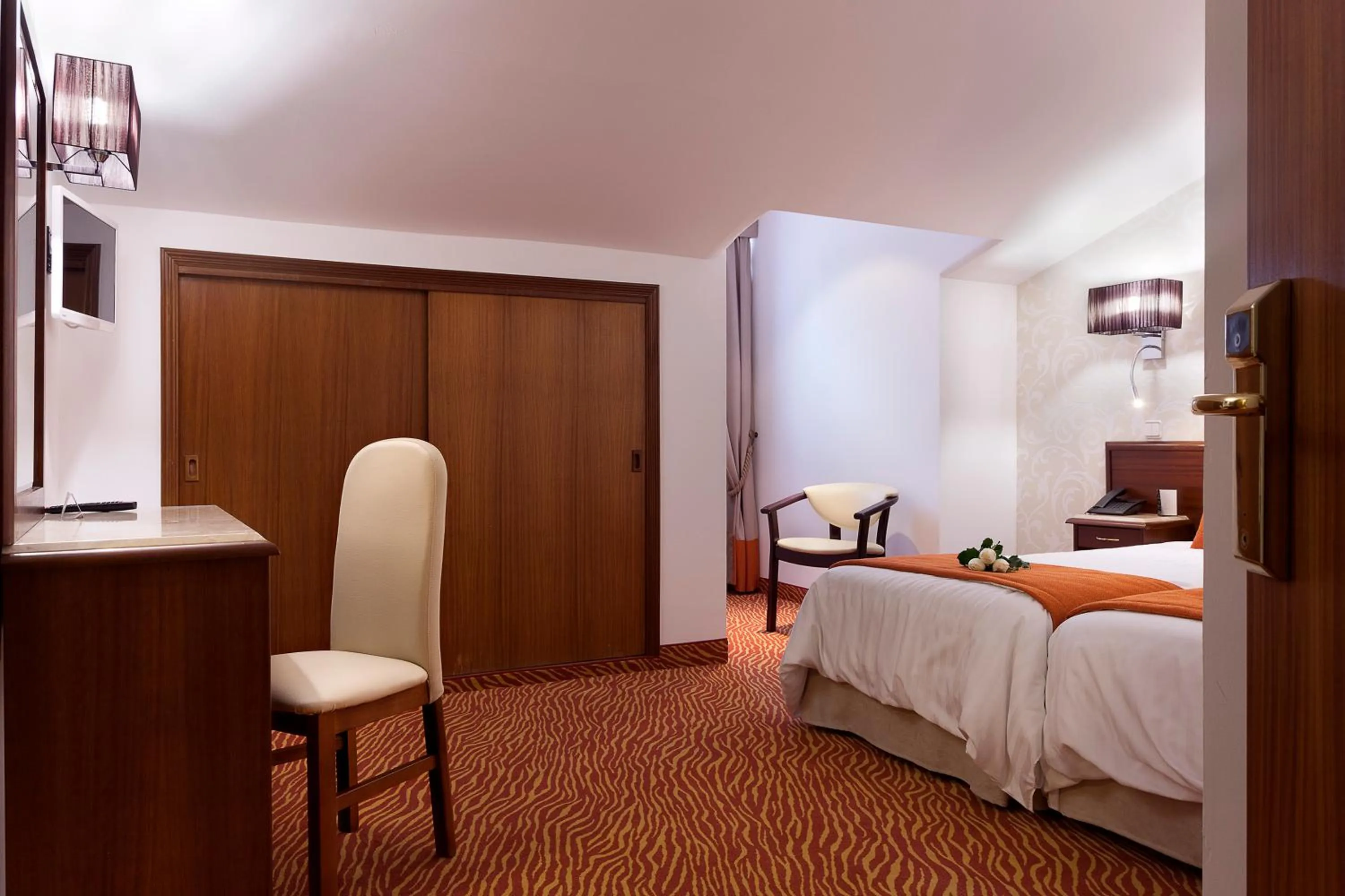 Bedroom, Bed in Avenida de Fatima