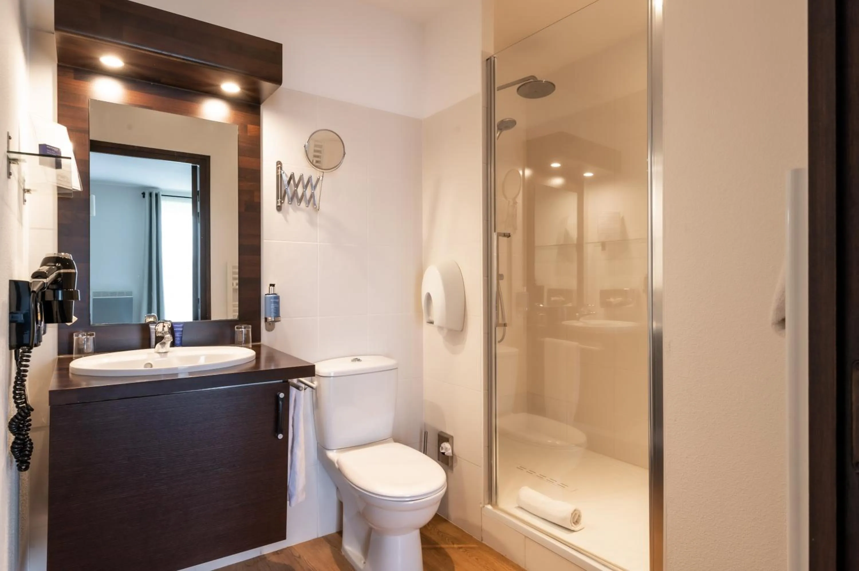 Shower in Domaine de Cicé-Blossac, Resort Spa & Golf