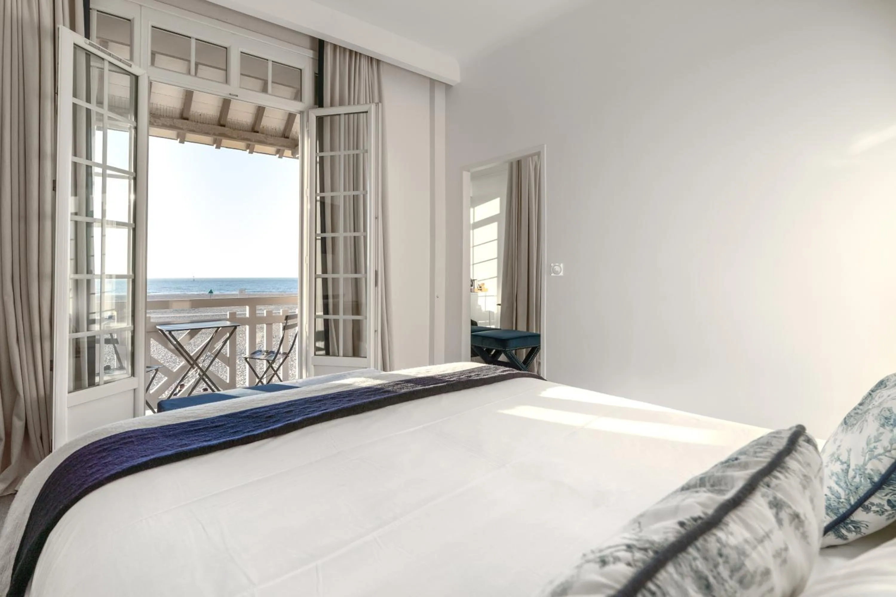 Balcony/Terrace, Bed in Le Flaubert