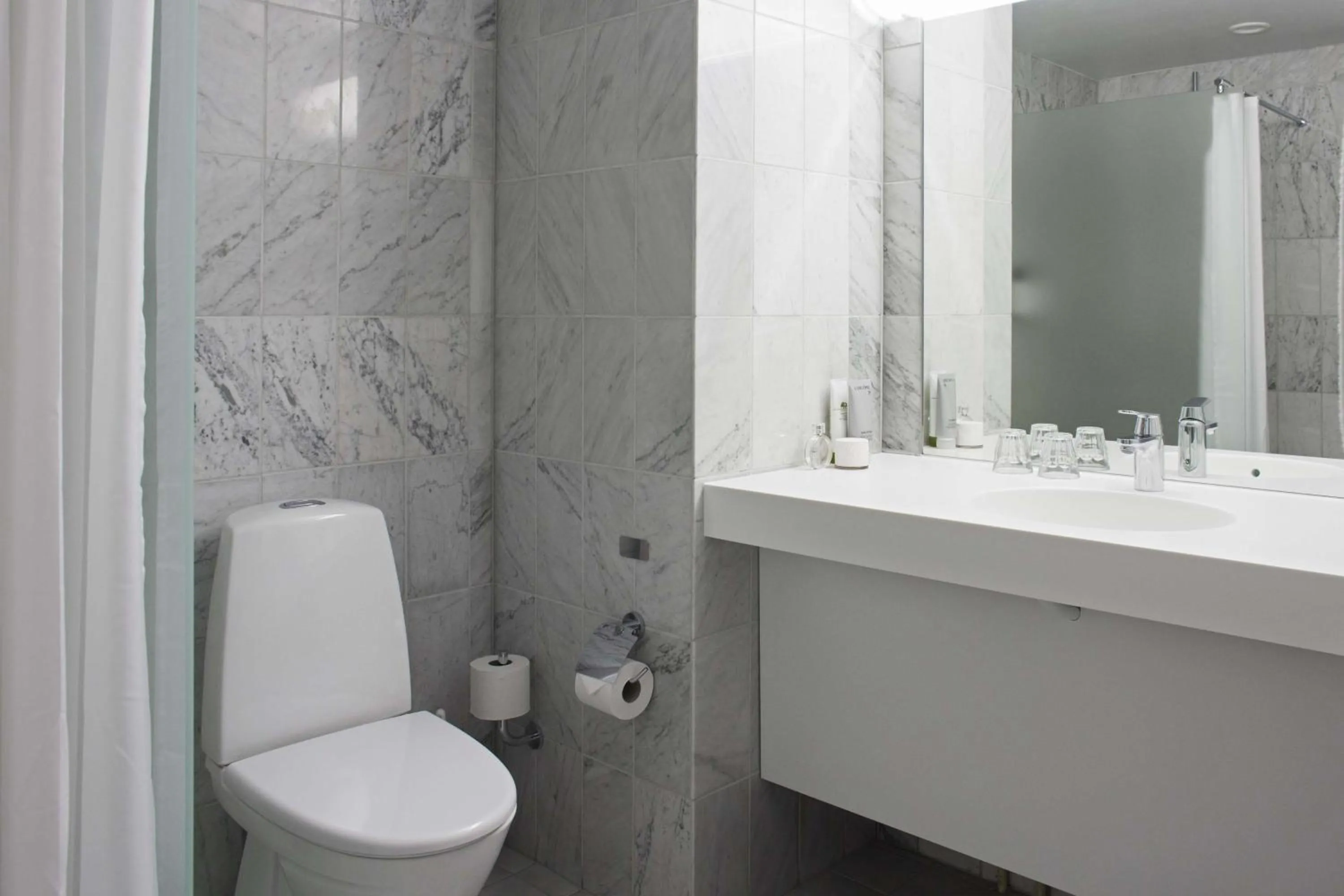 Bathroom in Scandic Regina