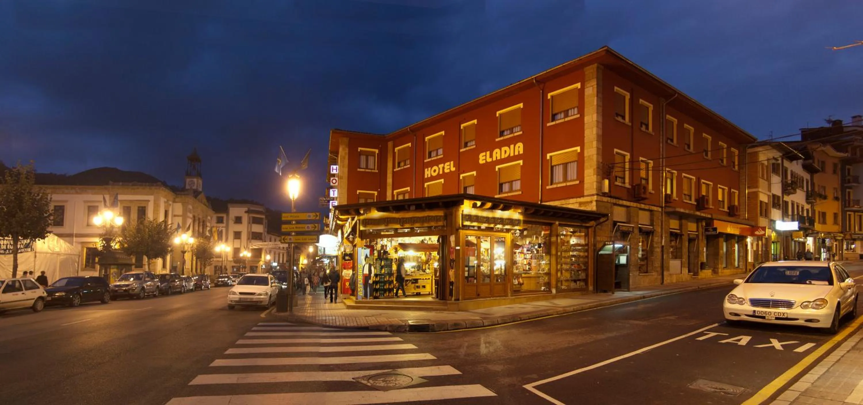 Facade/entrance in Hotel Eladia