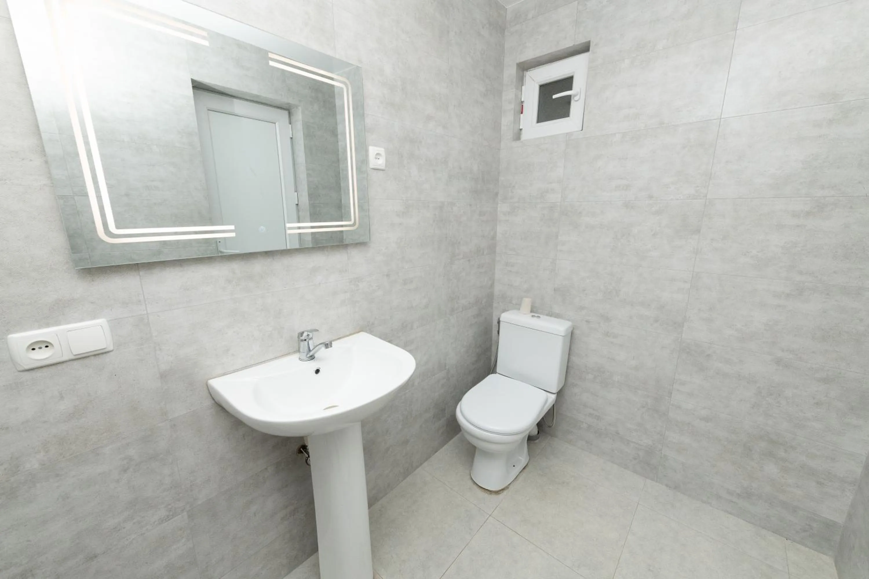 Toilet in Anna's Guest House