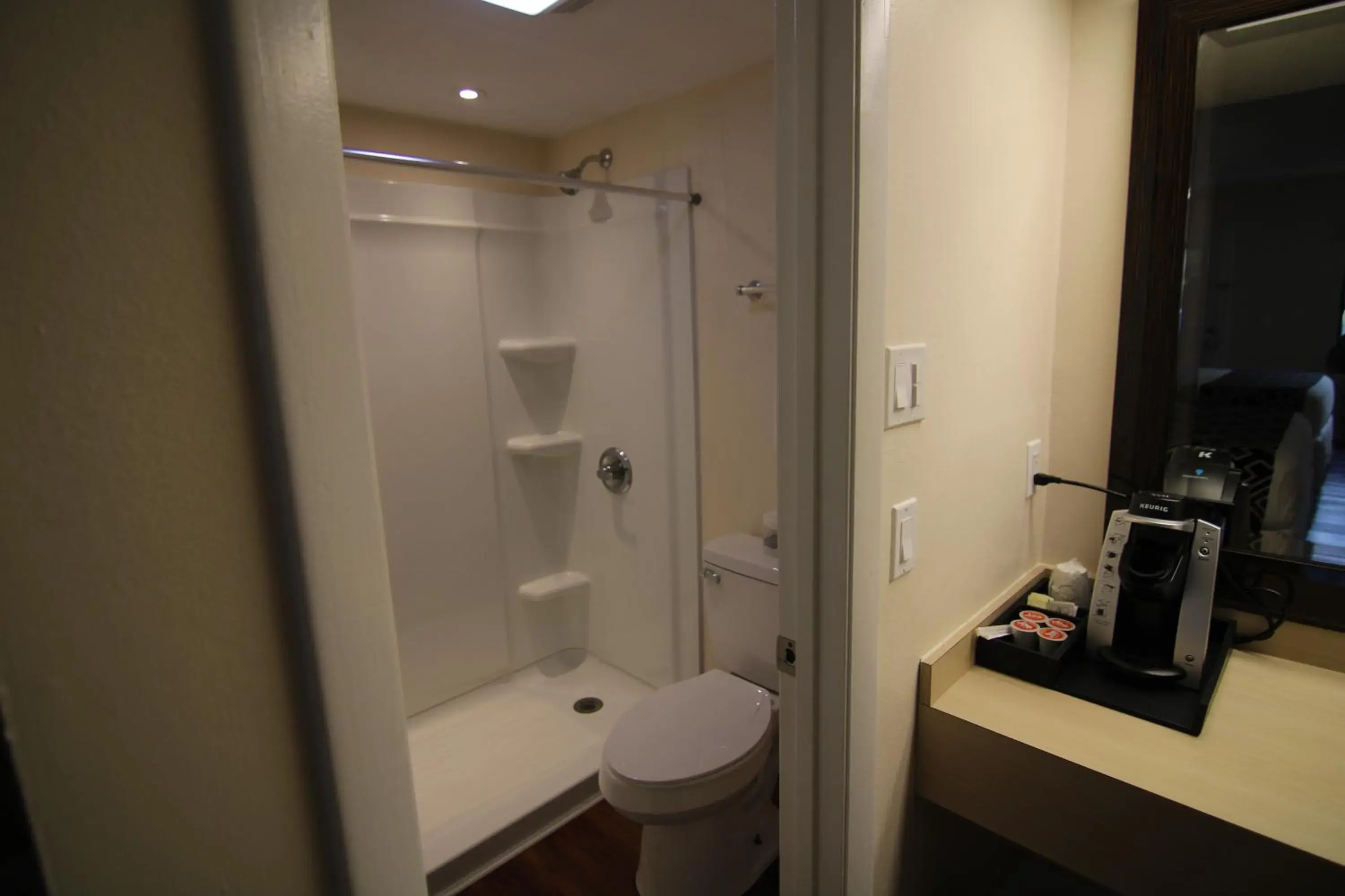 Queen Room with Two Queen Beds in Central Motel - Inverness Queen Room with Two Queen Beds in Central Motel - Inverness