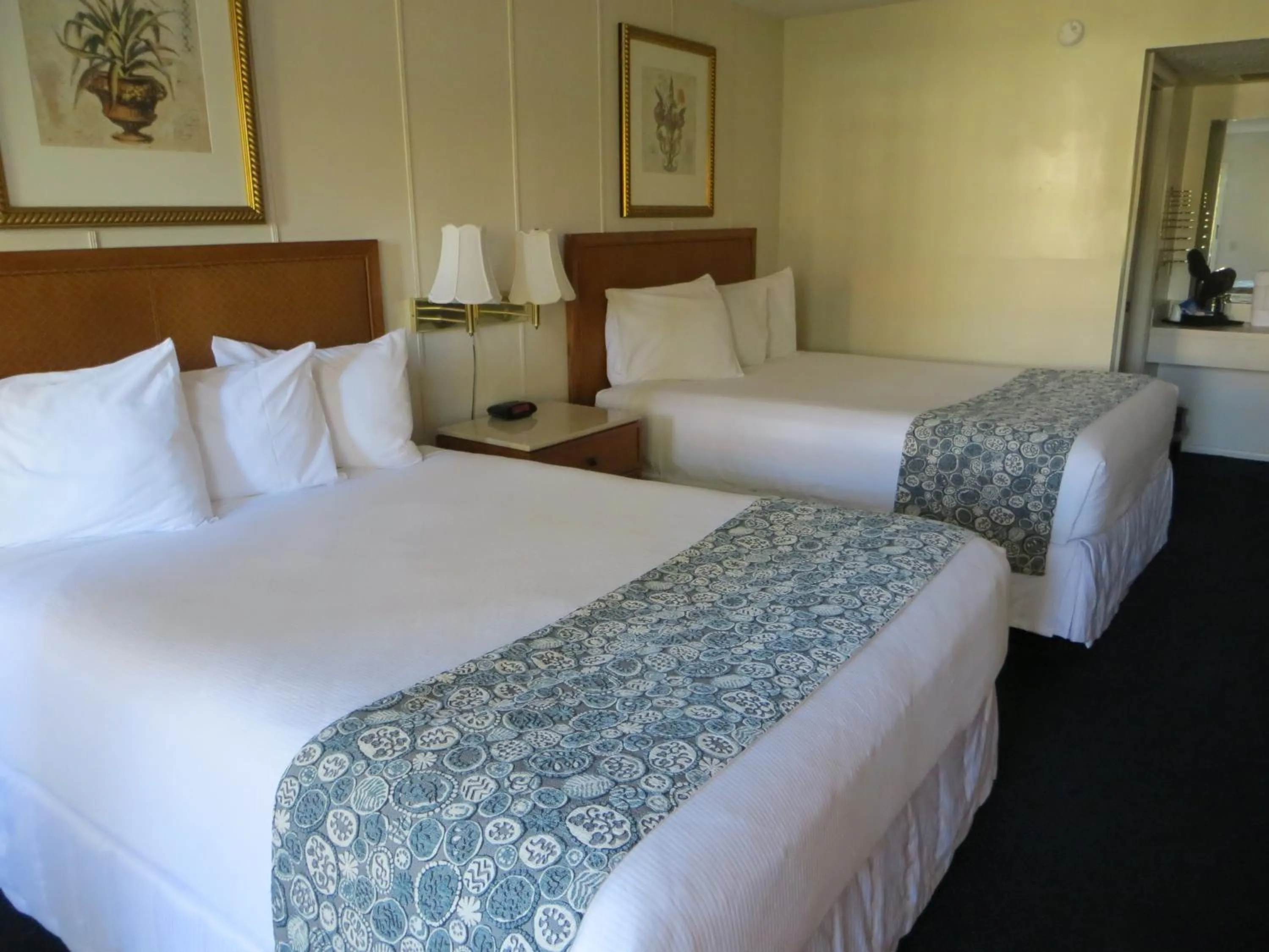 Queen Room with Two Queen Beds in Central Motel - Inverness