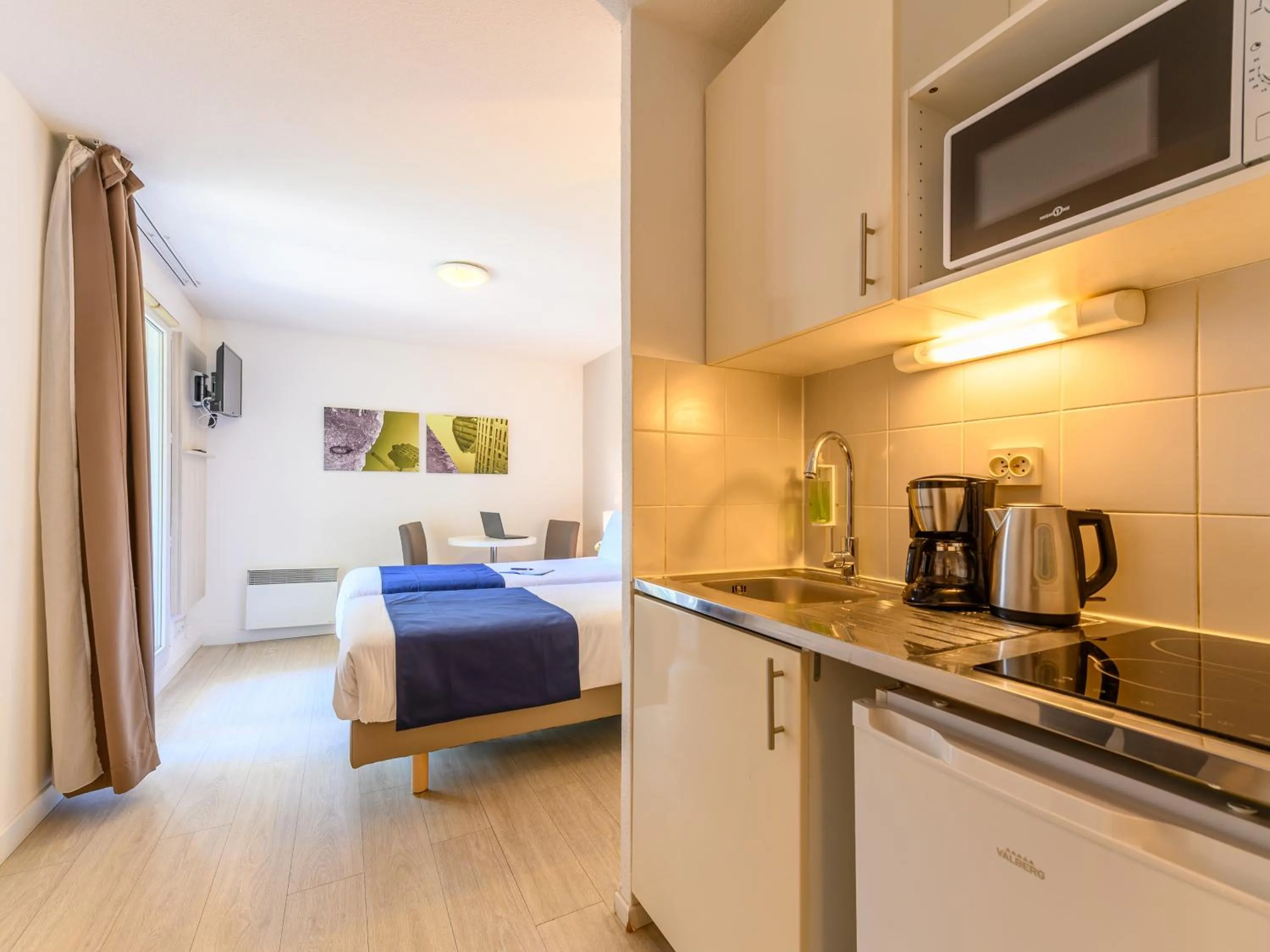 Photo of the whole room, Bed in Séjours & Affaires Pantin Charles De Gaulle