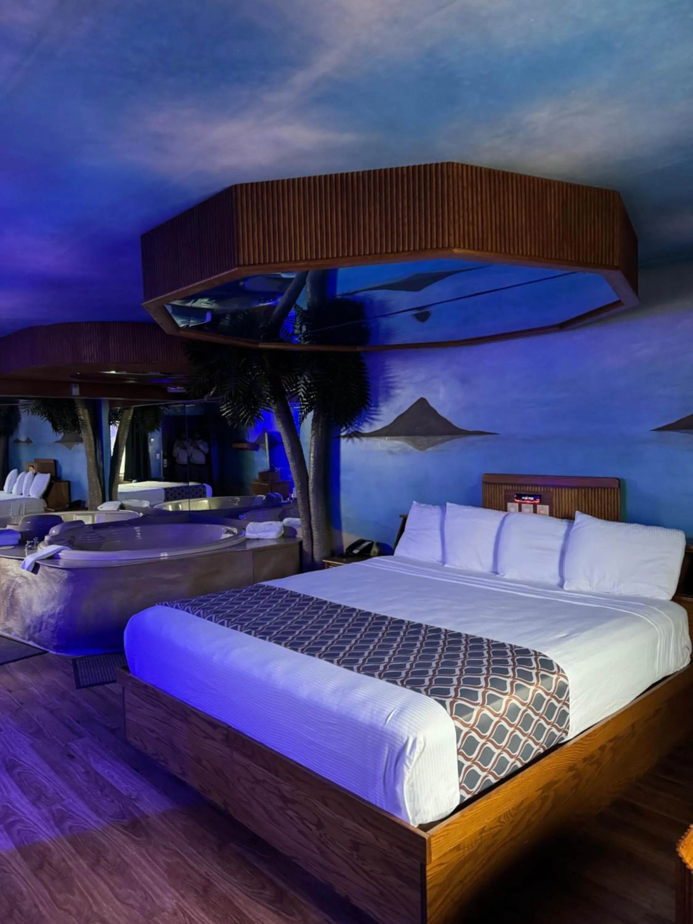 Photo of the whole room, Bed in Blue Star Motel