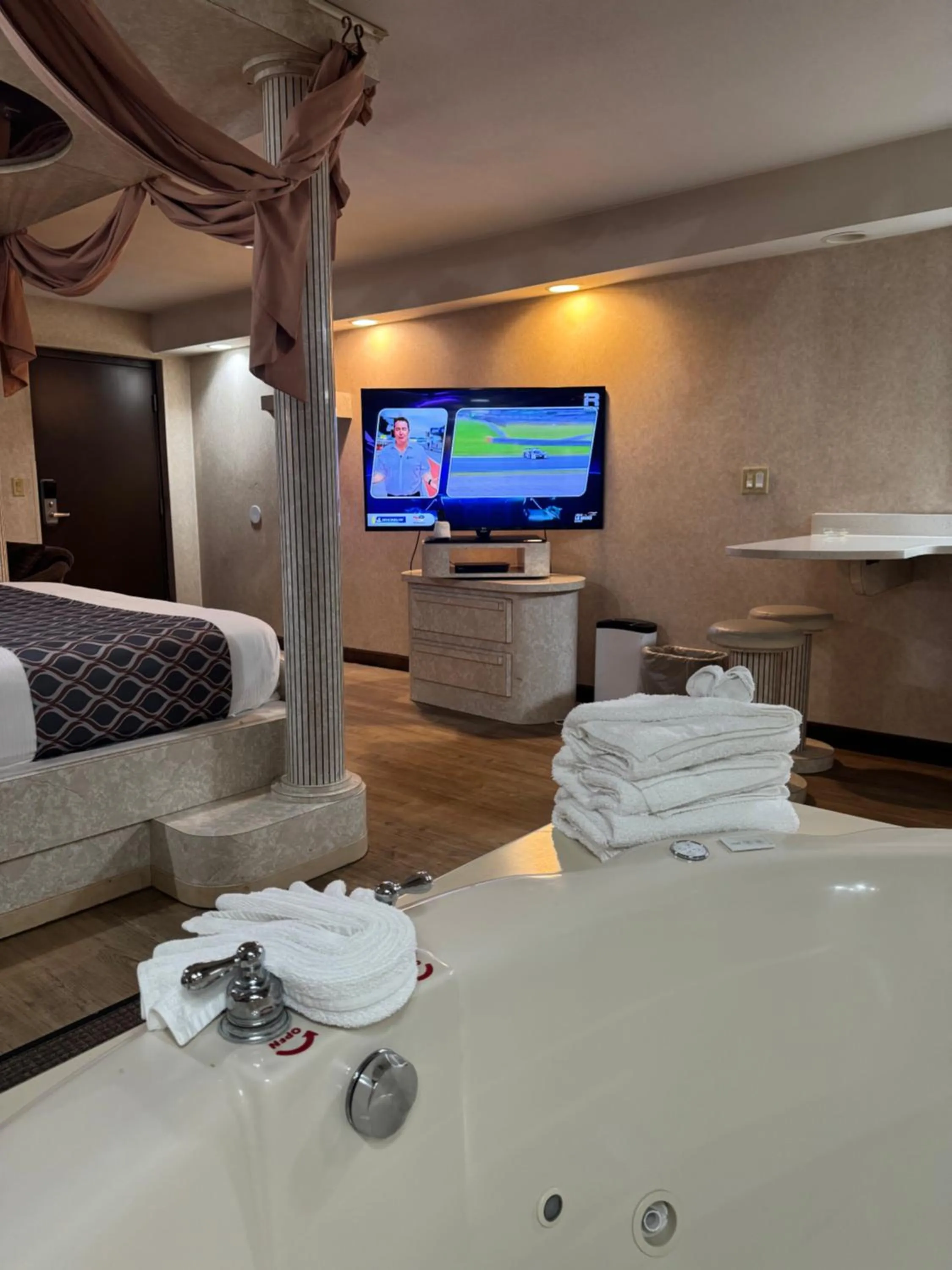 towels in Blue Star Motel