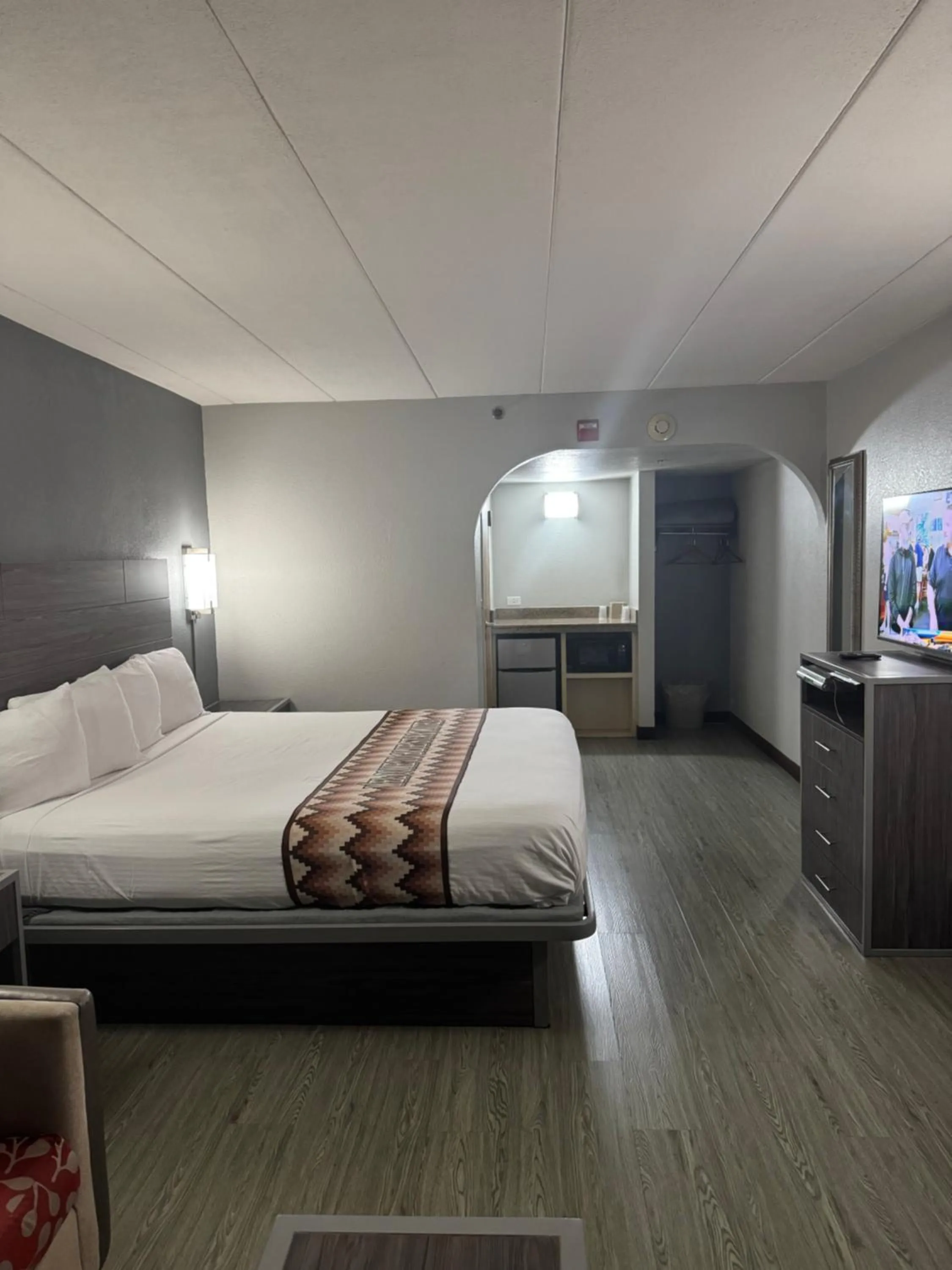 Photo of the whole room, Bed in Blue Star Motel