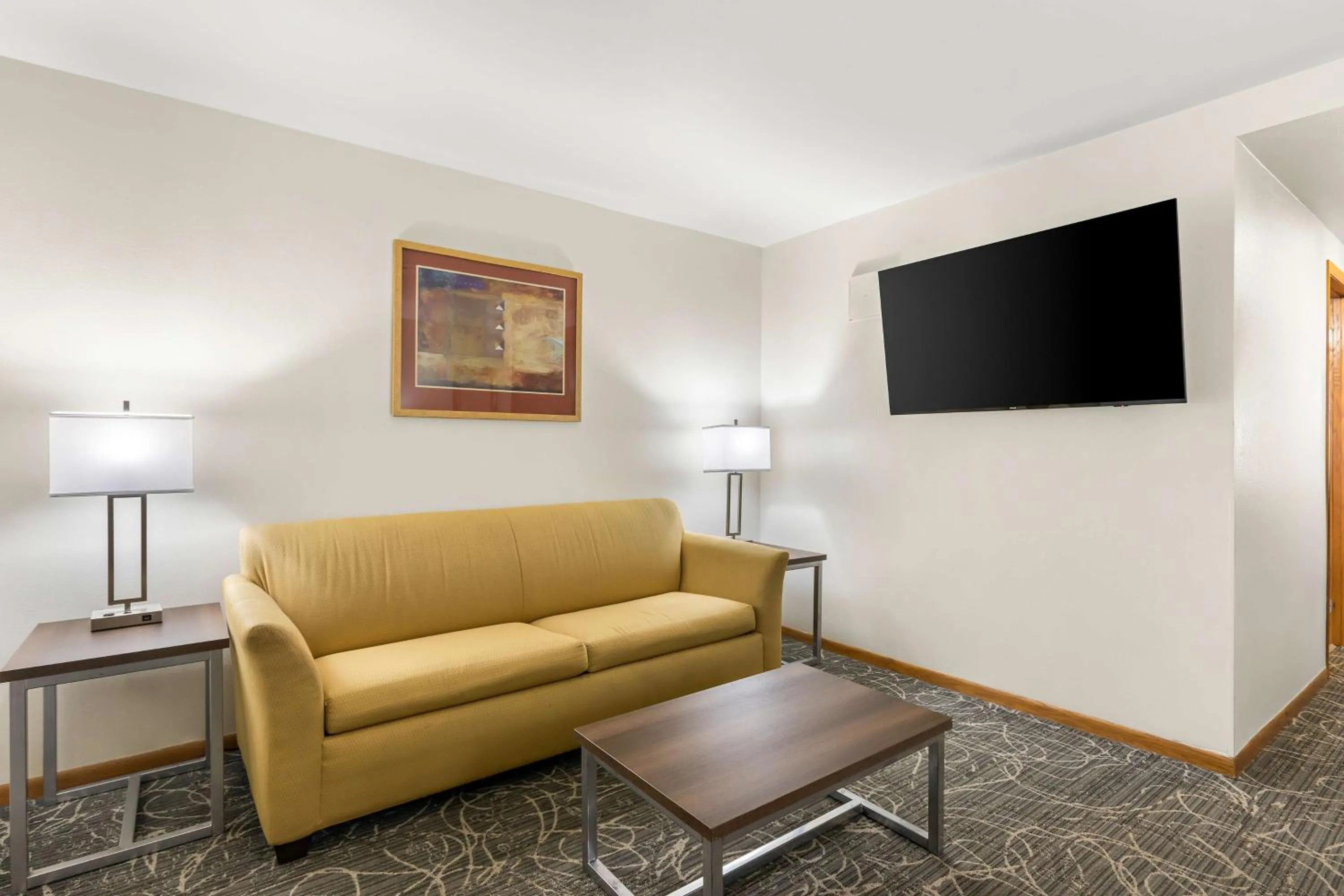 Bedroom in Best Western West Towne Suites