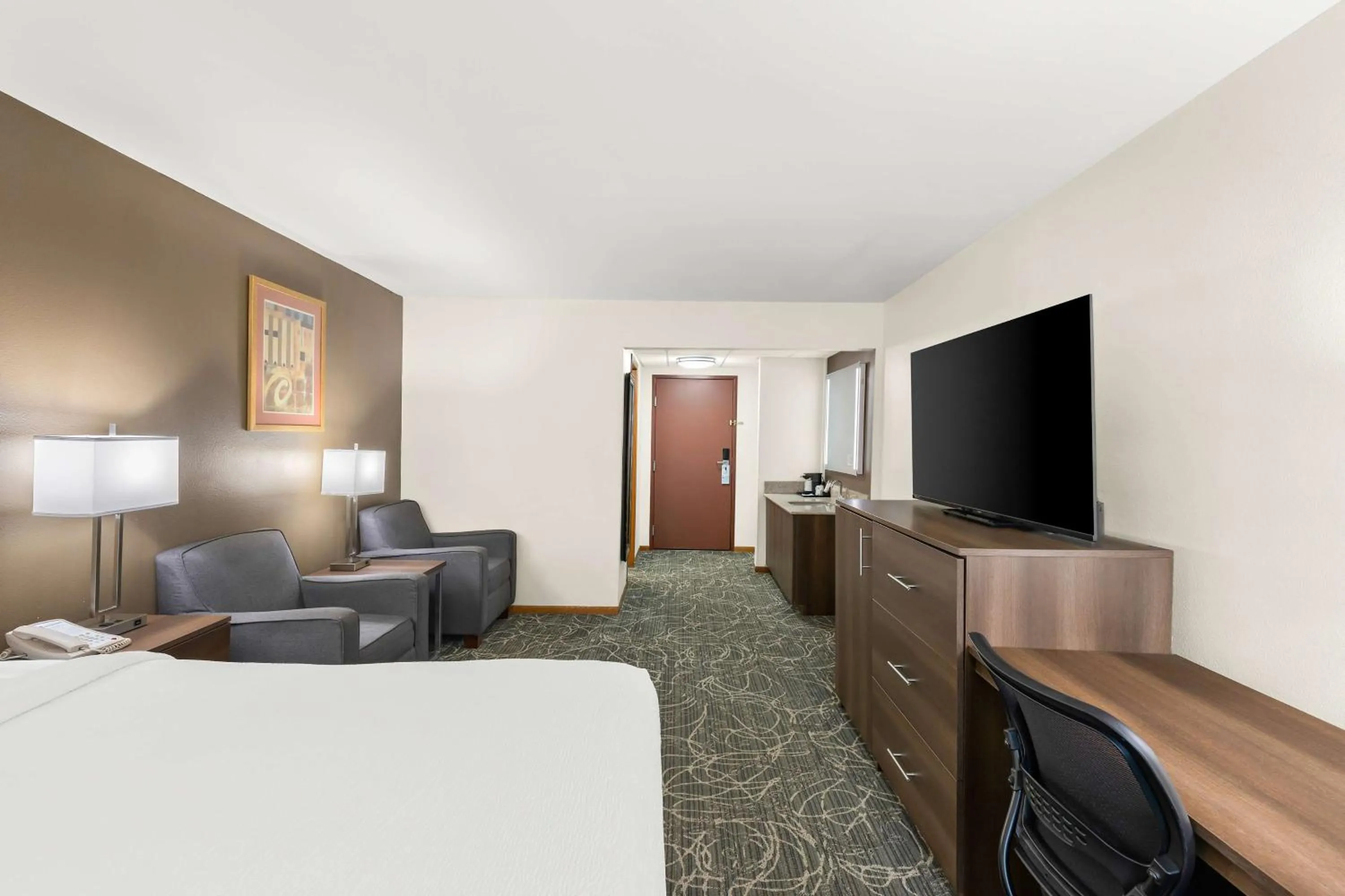 Bedroom, Bed in Best Western West Towne Suites