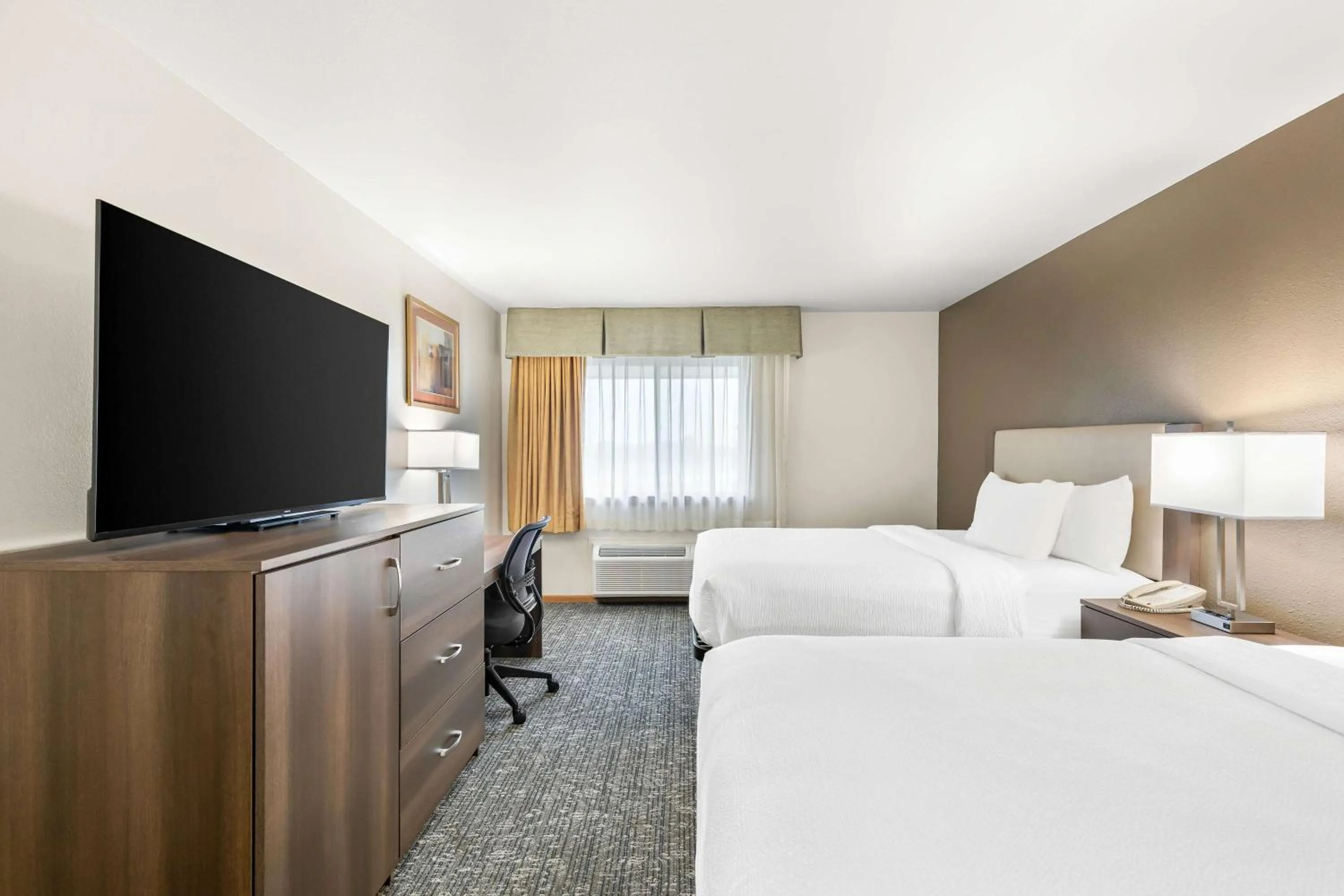 Bedroom, Bed in Best Western West Towne Suites