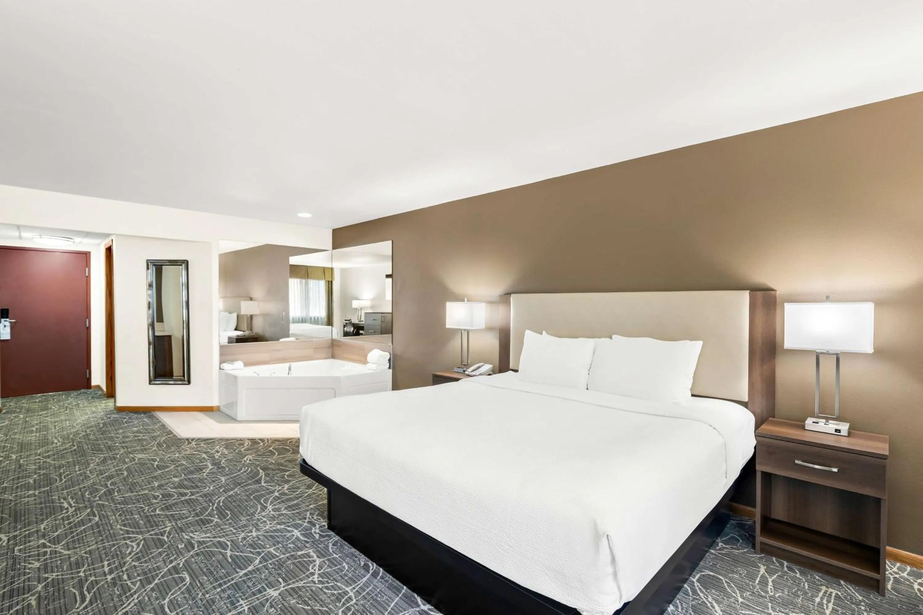 Bedroom, Bed in Best Western West Towne Suites