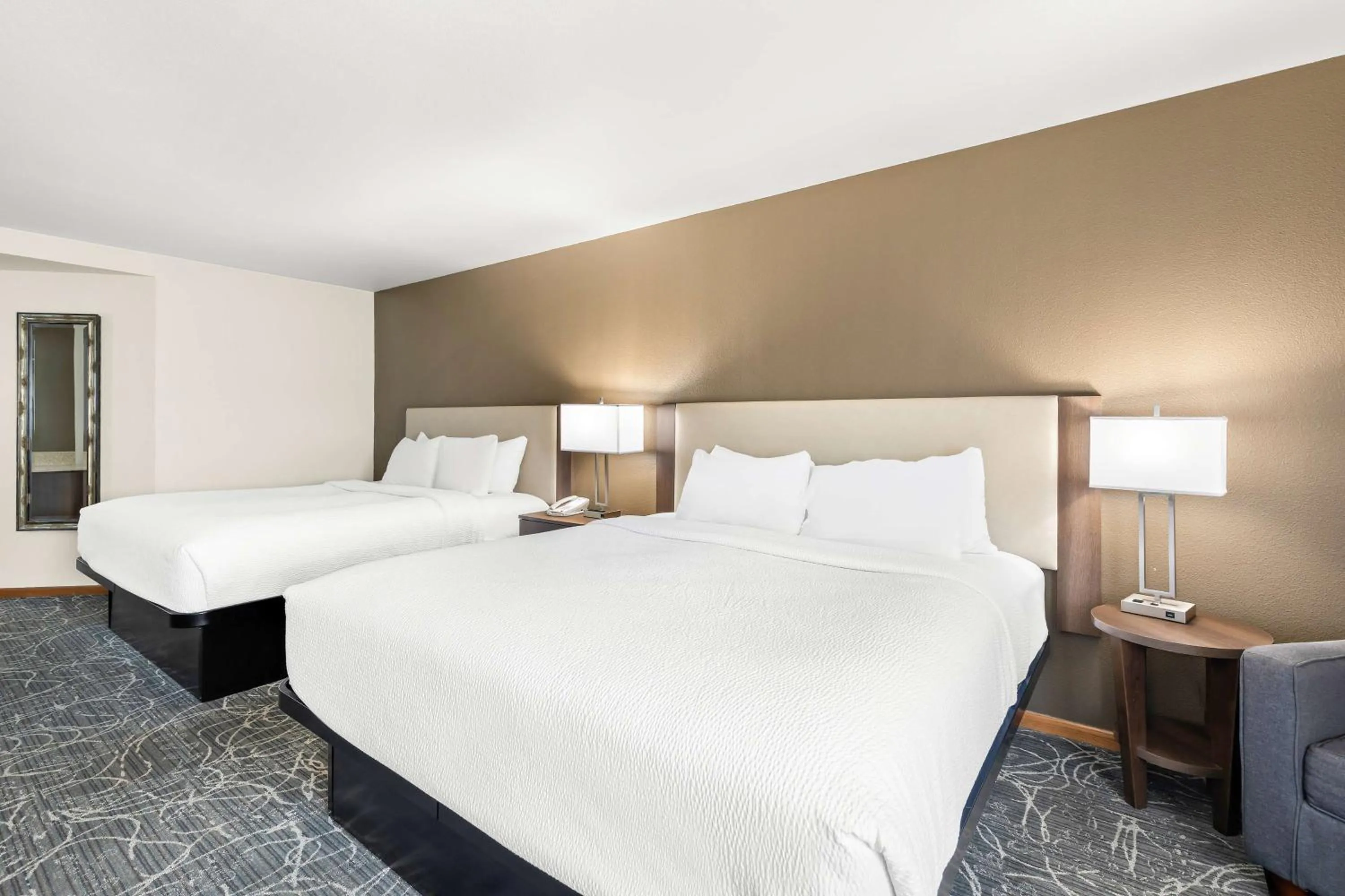 Bedroom, Bed in Best Western West Towne Suites