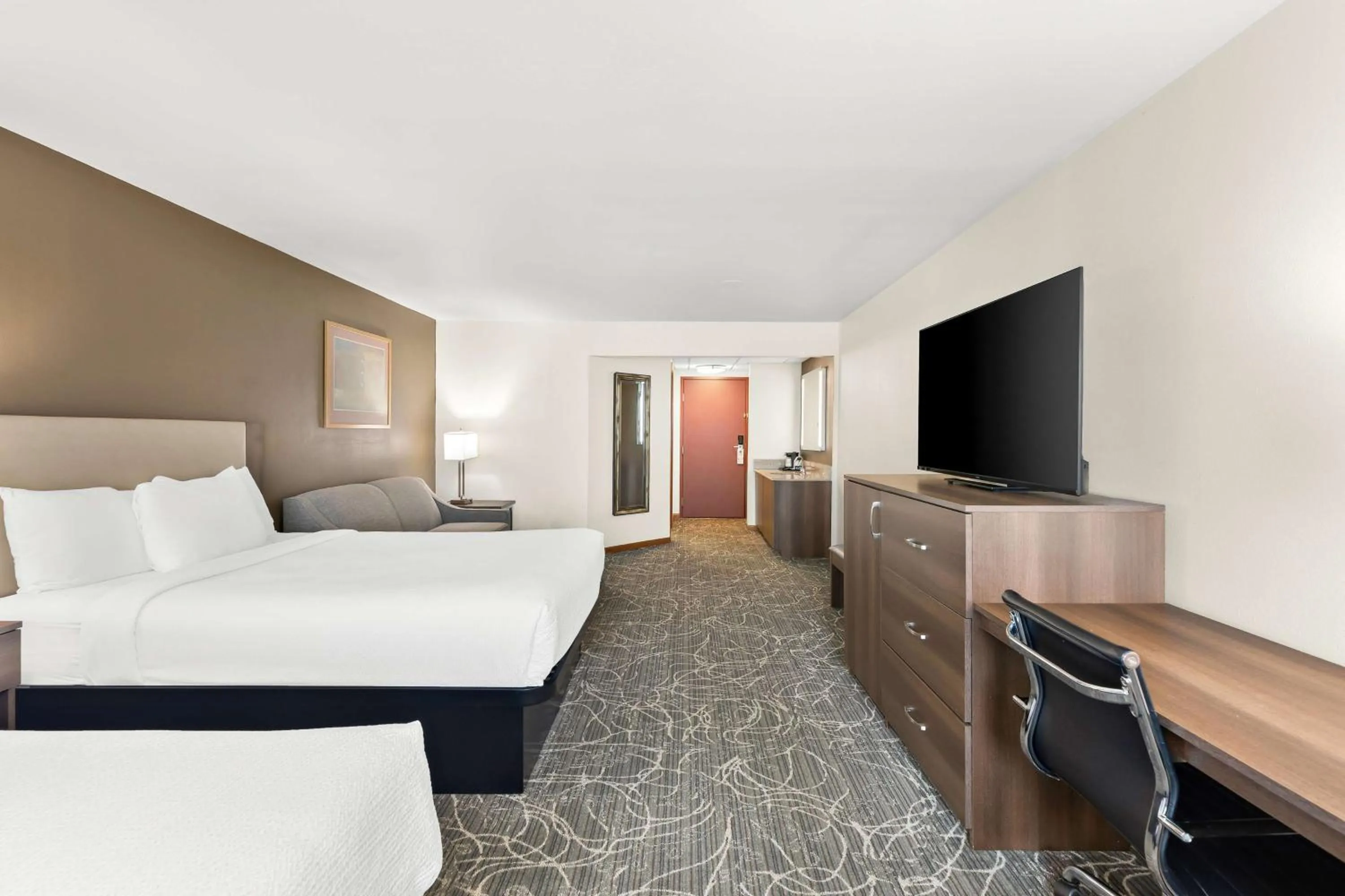 Bedroom, Bed in Best Western West Towne Suites